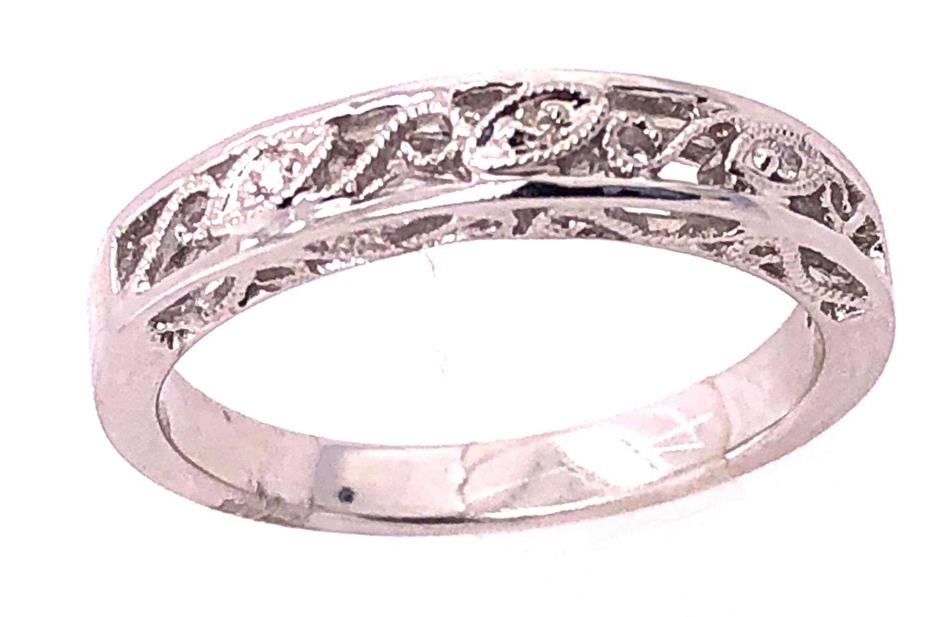 14 Karat White Gold Band Ring with Round Diamonds.
Size 6
3.51 grams total weight.