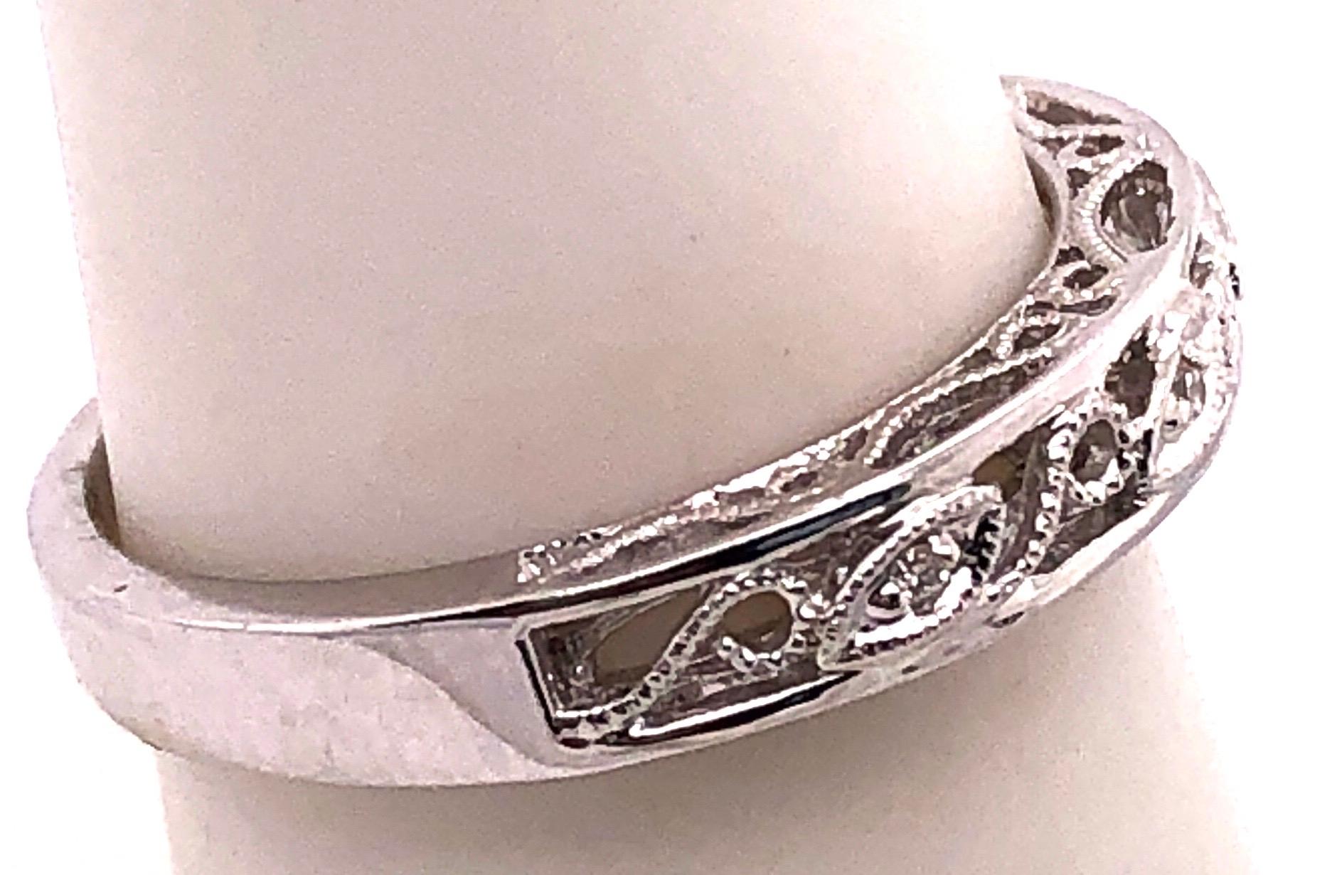Alliance d'anniversaire filigrane en or blanc 14 carats avec diamants Bon état - En vente à Stamford, CT