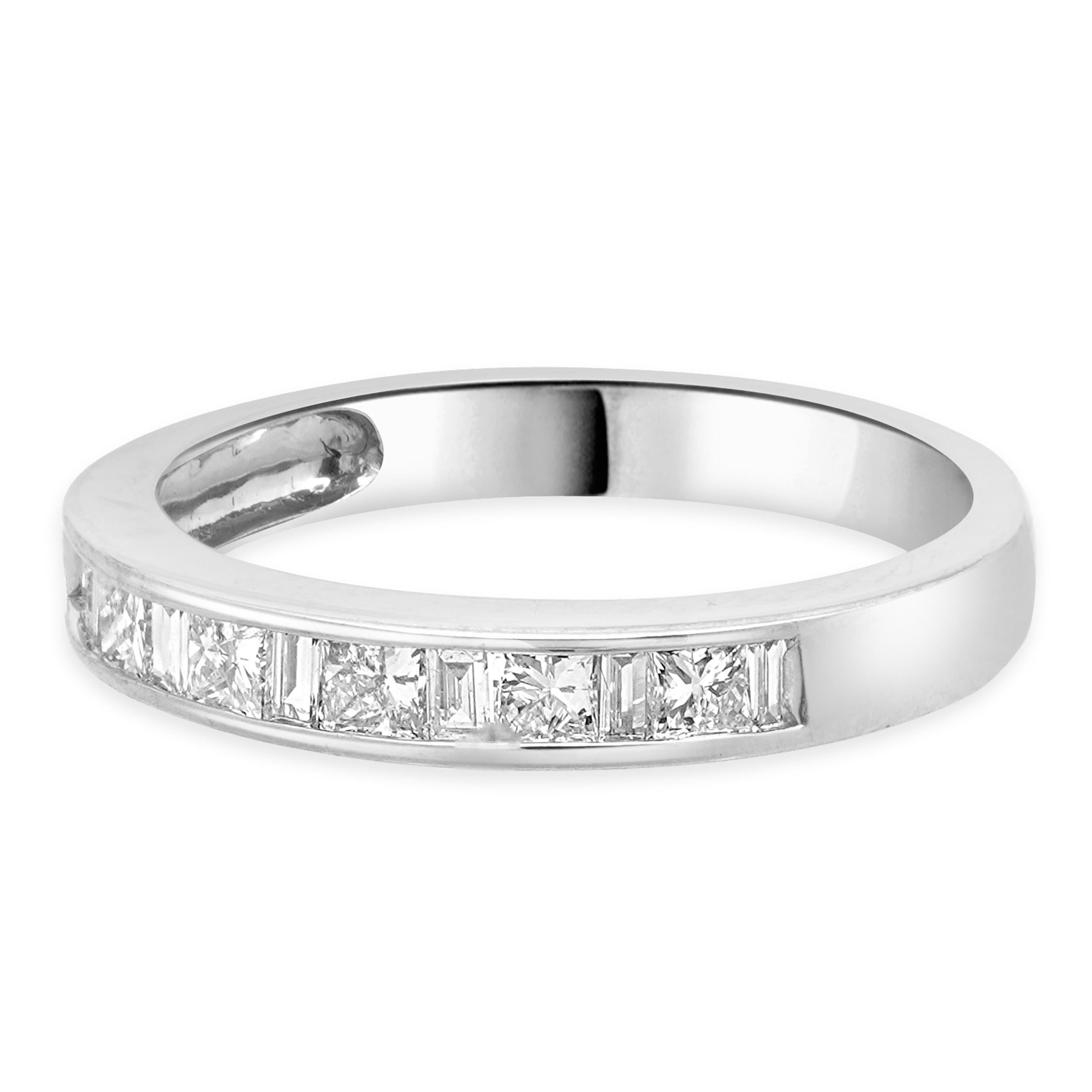 Designer: Sonderanfertigung
MATERIAL: 14k Weißgold 
Diamant: 6 Prinzessinnenschliff = 0,60cttw
Farbe: G
Klarheit: I1
Diamant: 7 Baguette = 0,14cttw
Farbe: G
Klarheit: SI2
Größe: 7.25 (bitte erlauben Sie zwei zusätzliche Versandtage für