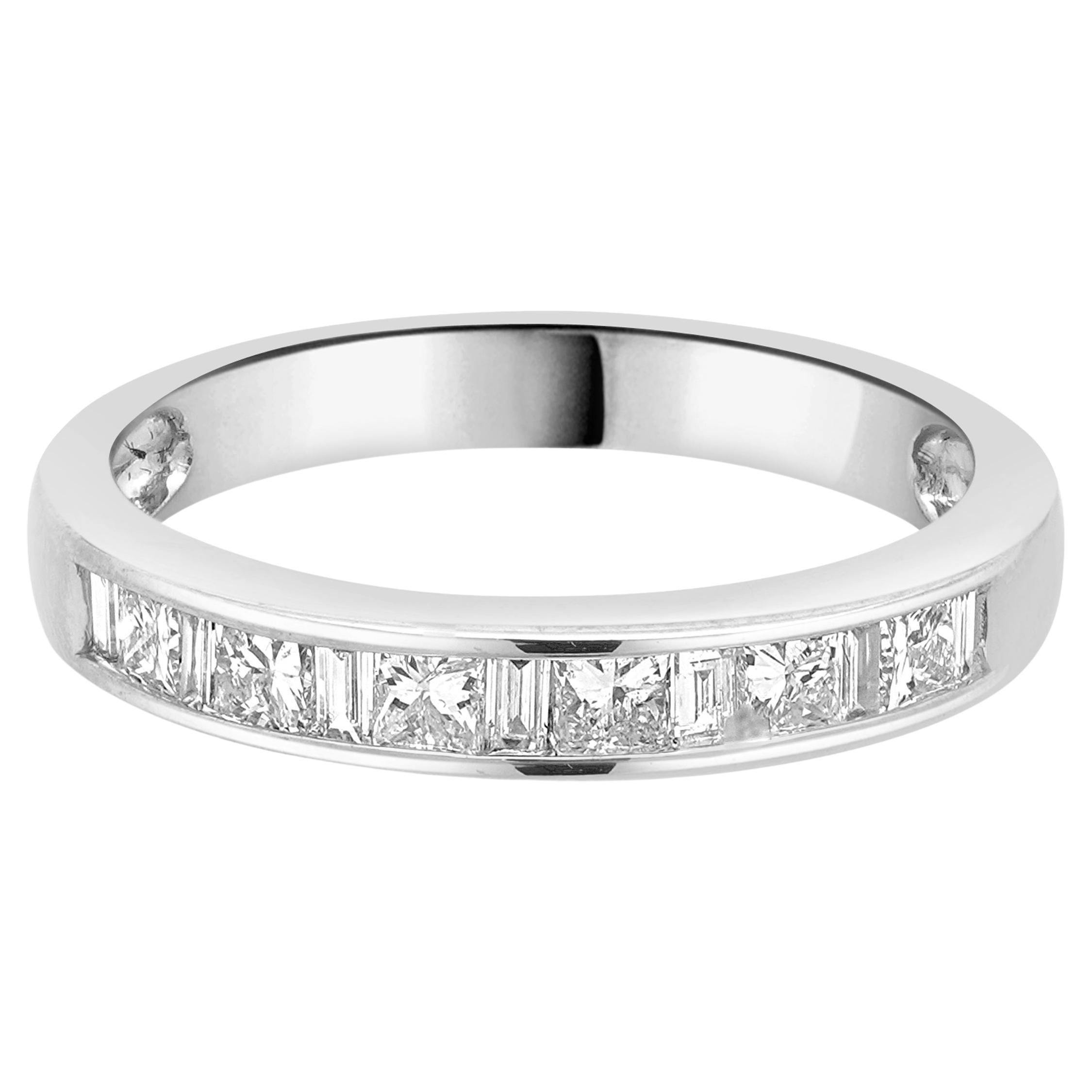Alliance en or blanc 14 carats avec diamant