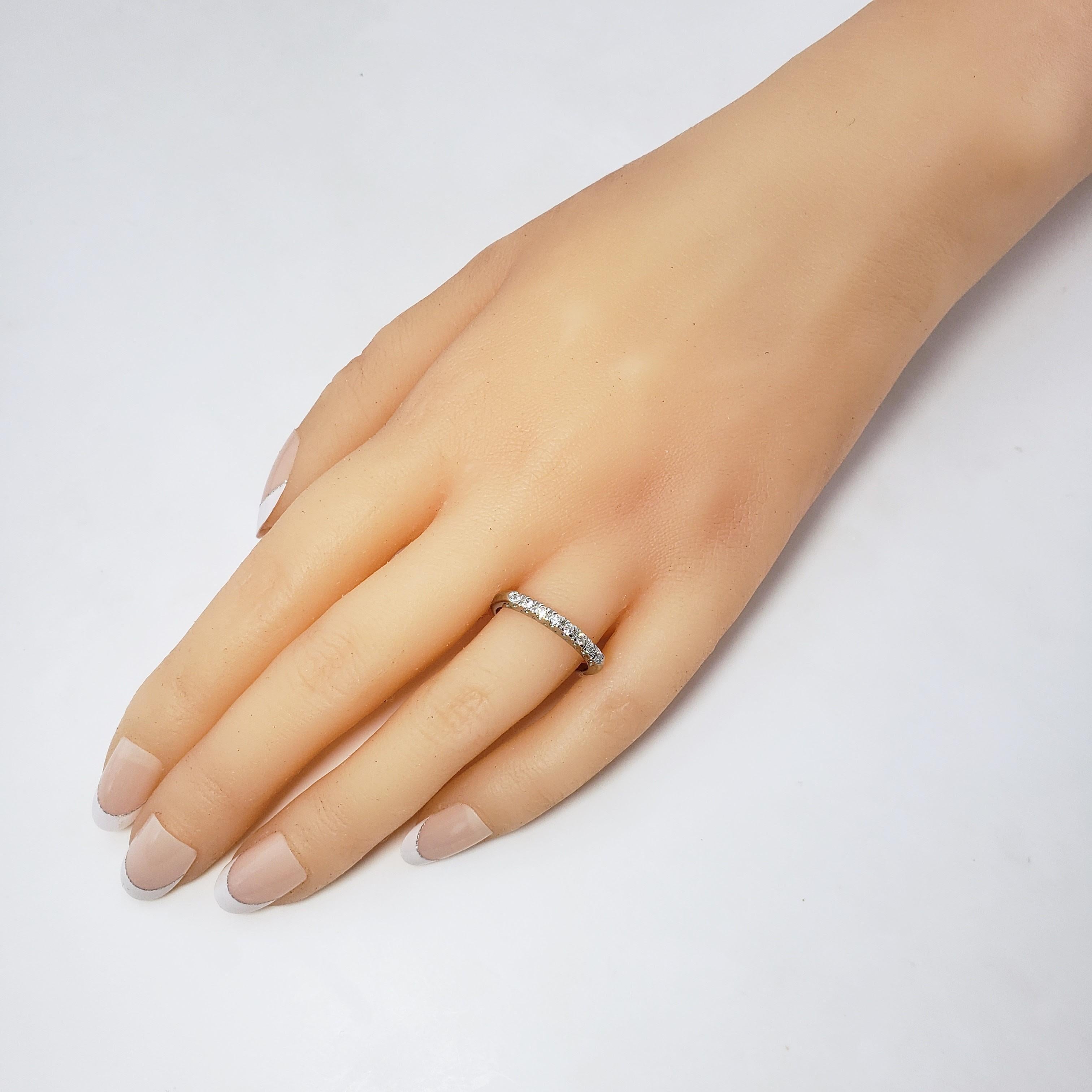 Round Cut 14 Karat White Gold Diamond Wedding Band Ring For Sale