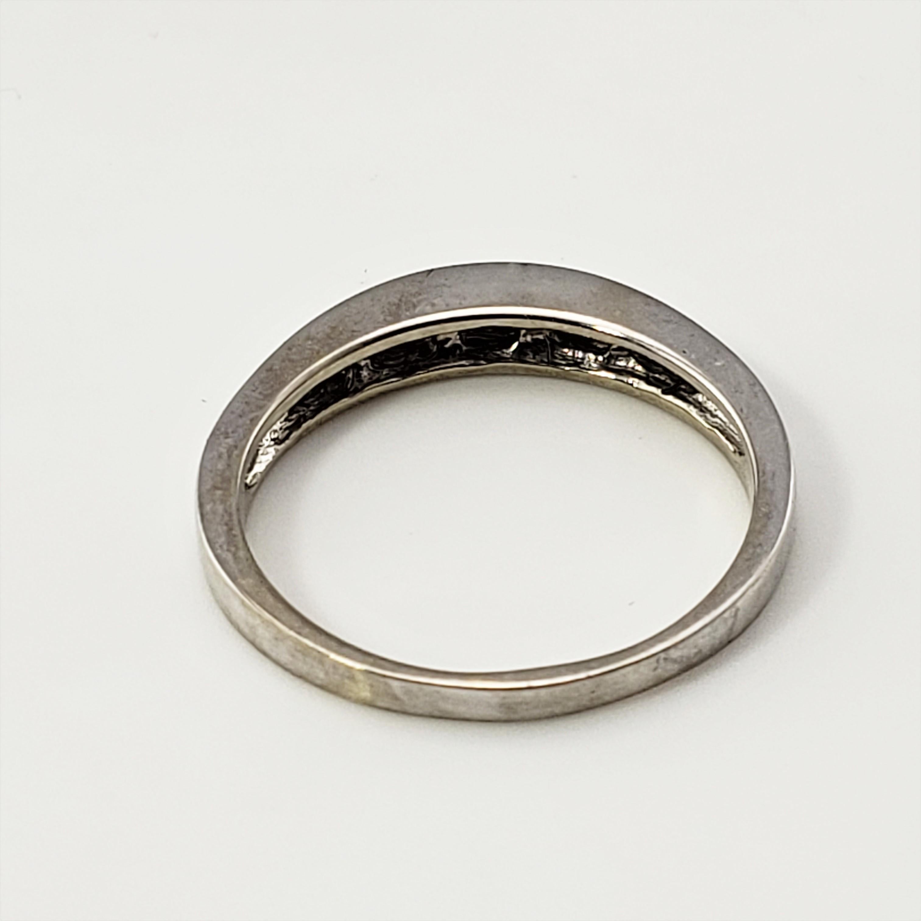 14 Karat White Gold Diamond Wedding Band Ring In Good Condition For Sale In Washington Depot, CT