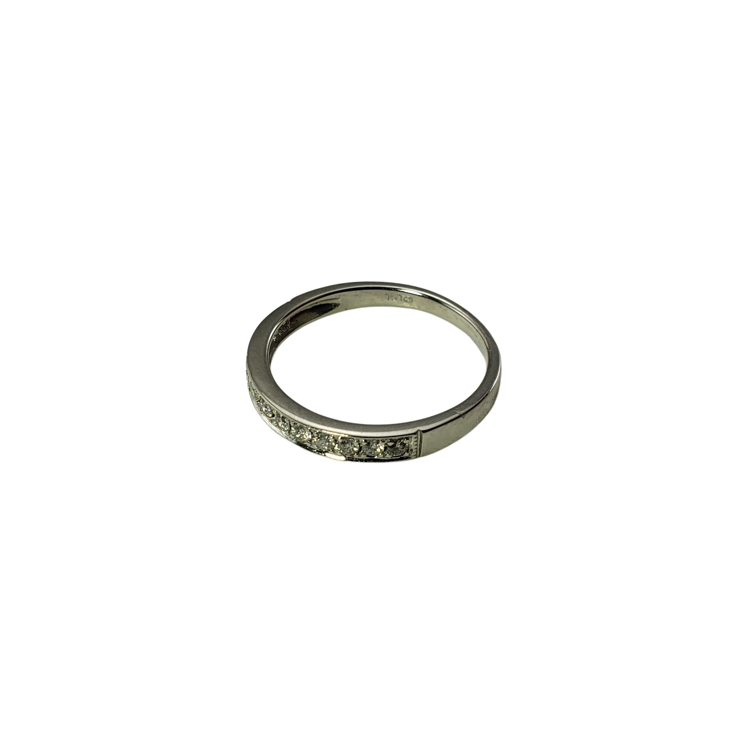 14 Karat White Gold Diamond Wedding Band Ring In Good Condition For Sale In Washington Depot, CT