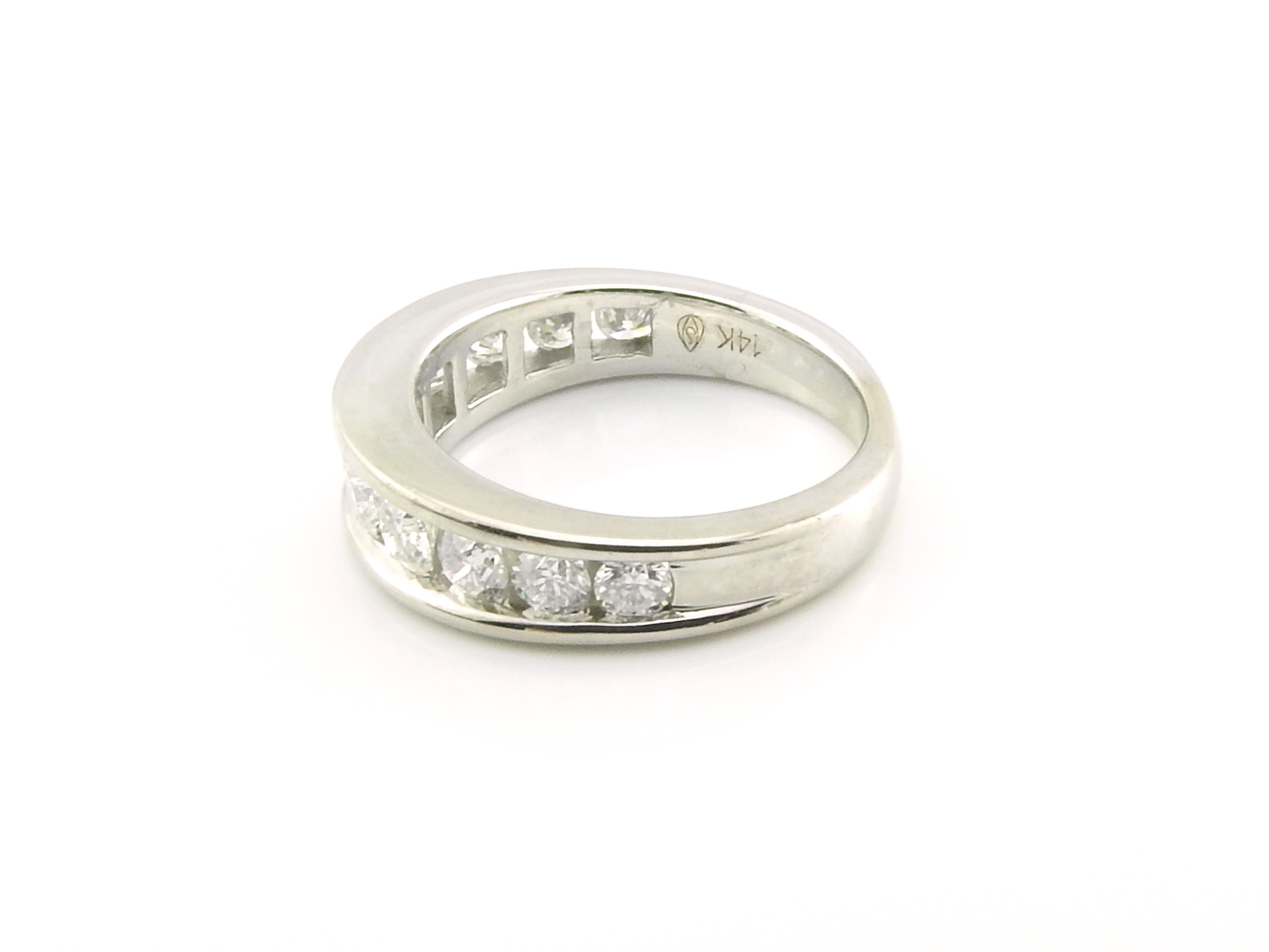 14 Karat White Gold Diamond Wedding Band Size 7.5 #5284 In Good Condition For Sale In Washington Depot, CT
