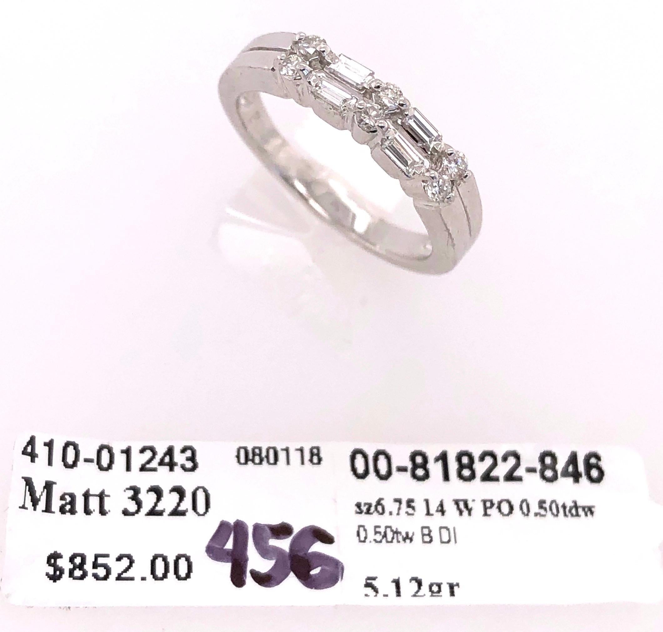 Anneau de mariage d'anniversaire de mariage en or blanc 14 carats avec diamants 0,50 TDW en vente 4