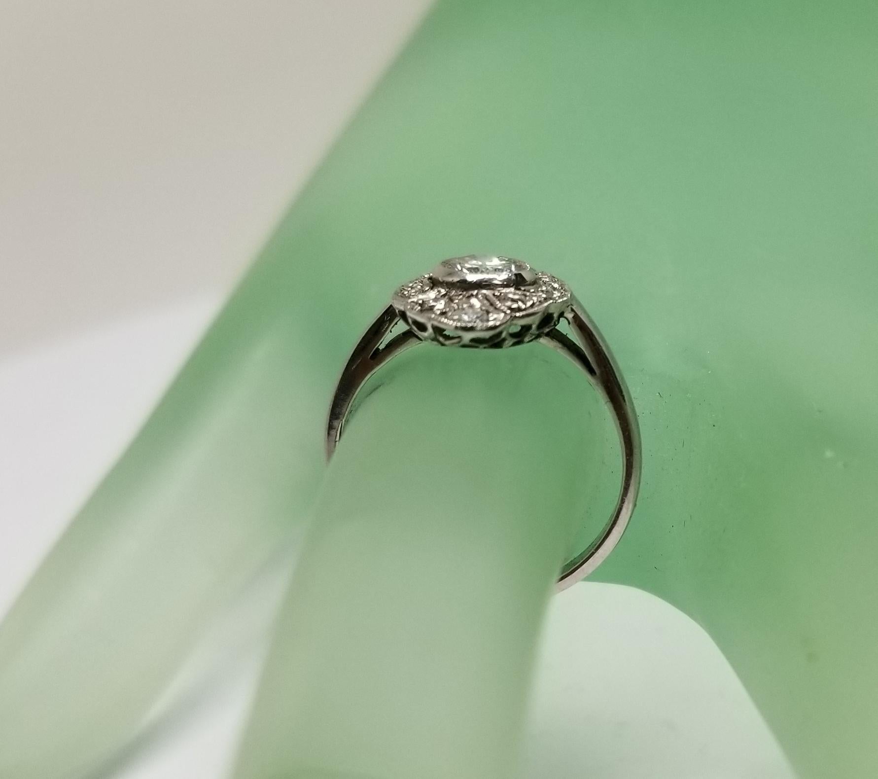Bague de mariage vintage en or blanc 14 carats avec diamants en vente 1