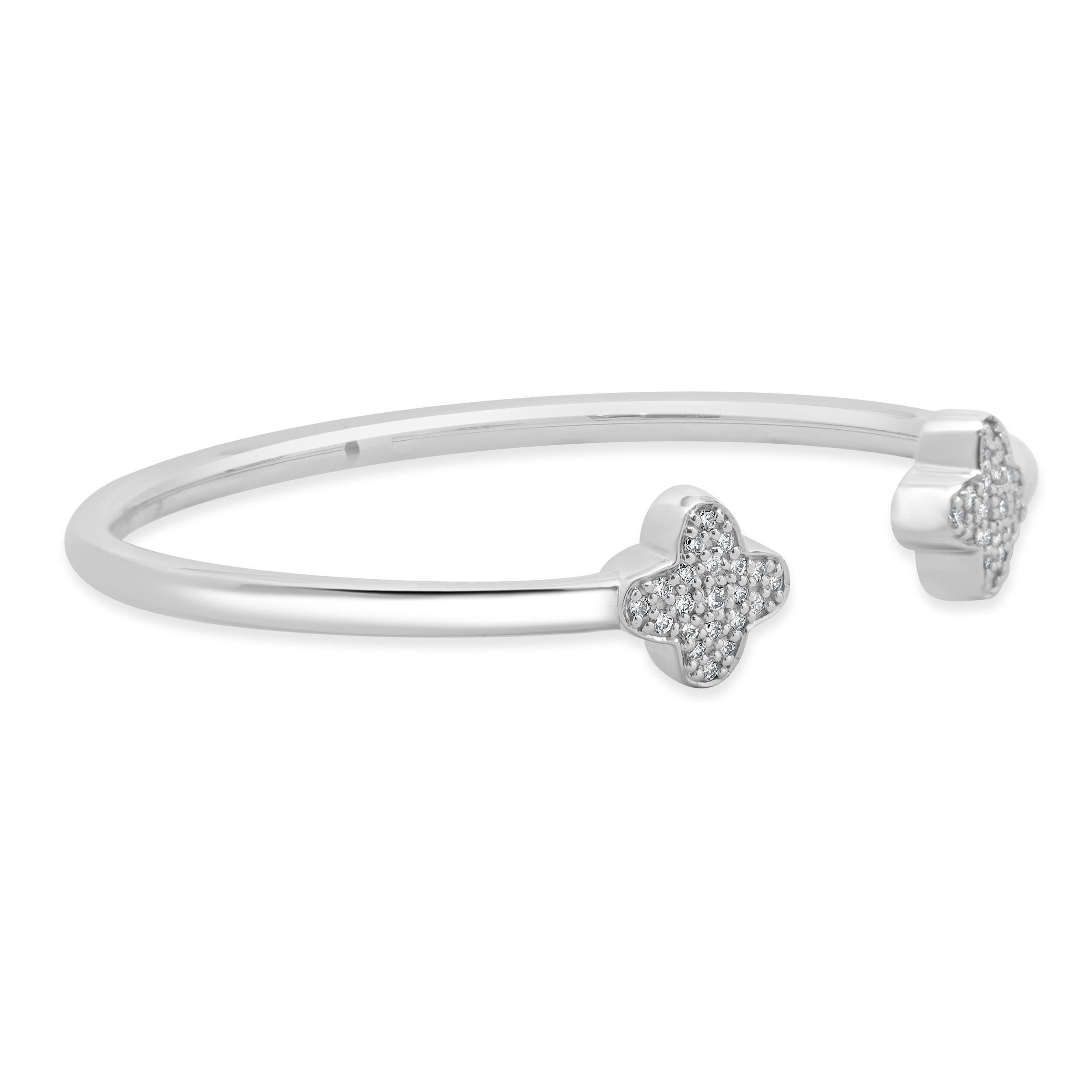 18 Karat White Gold Diamond X Cuff Bracelet In Excellent Condition For Sale In Scottsdale, AZ