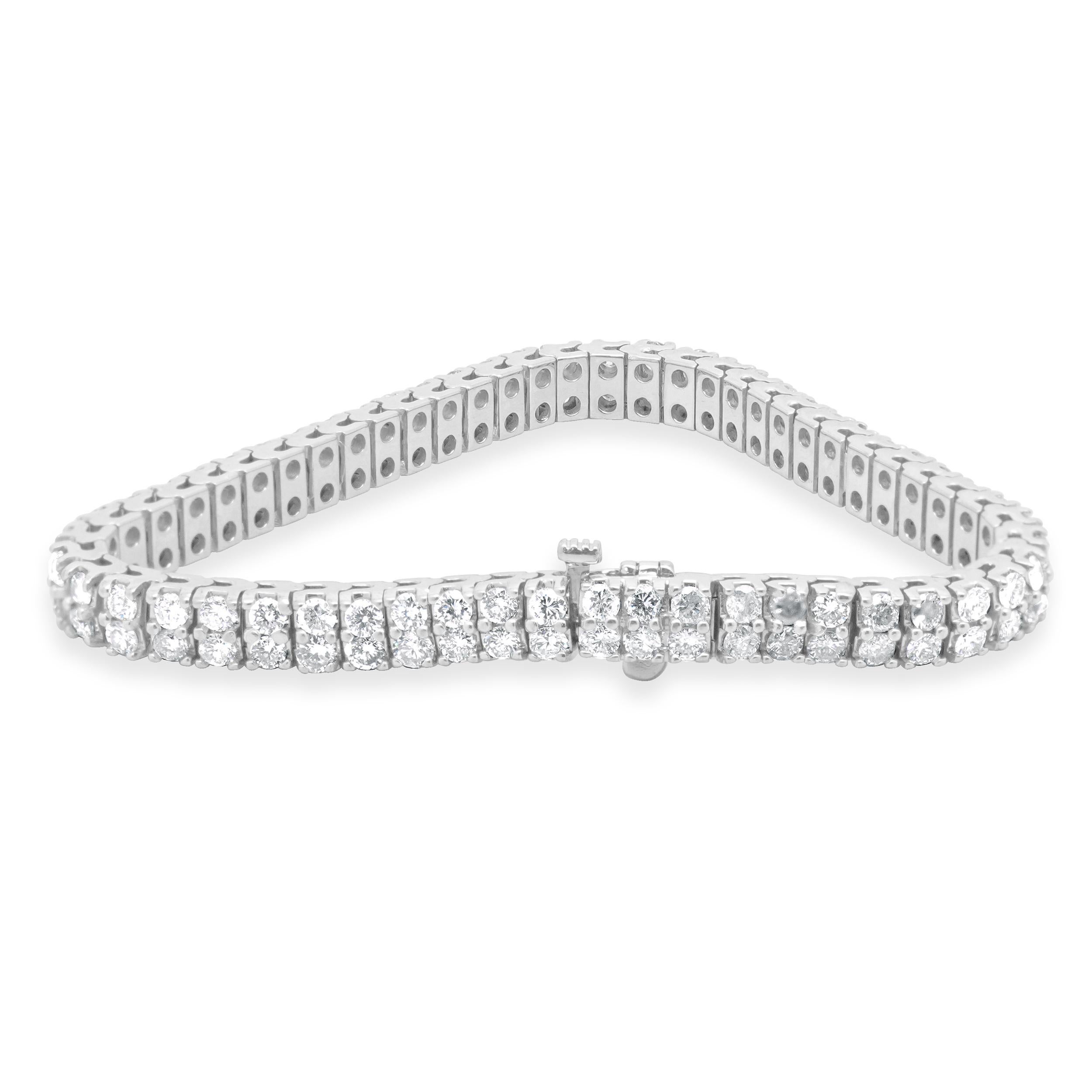 Designer: design personalizzato
Materiale: oro bianco 14 carati
Diamante: 110 tagli tondi a brillante = 8,80cttw
Colore: H. H. / J.
Chiarezza: I2-3
Peso: 28.20 grammi
