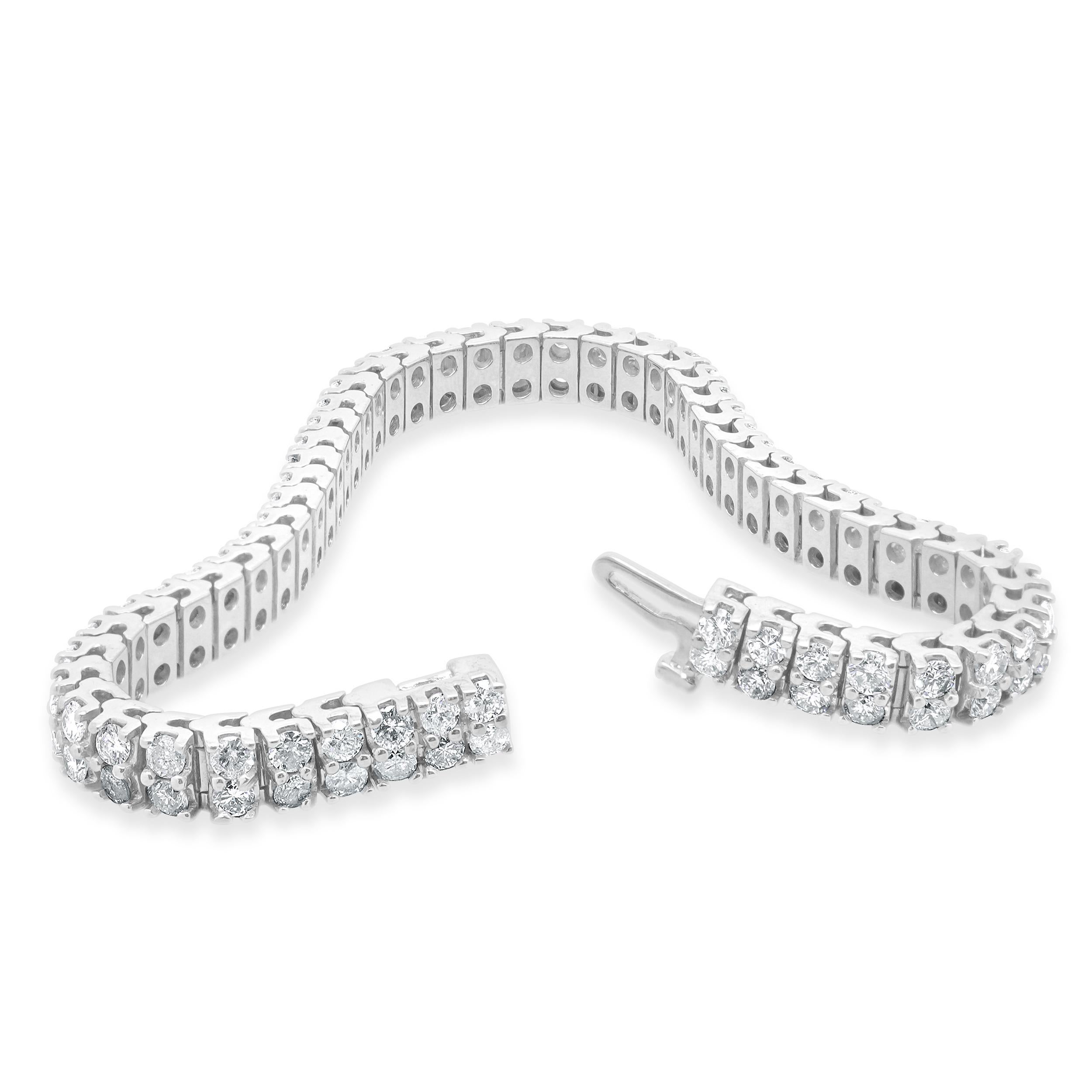 Bracciale tennis in linea con diamanti a doppia fila in oro bianco 14 carati In condizioni ottime in vendita a Scottsdale, AZ