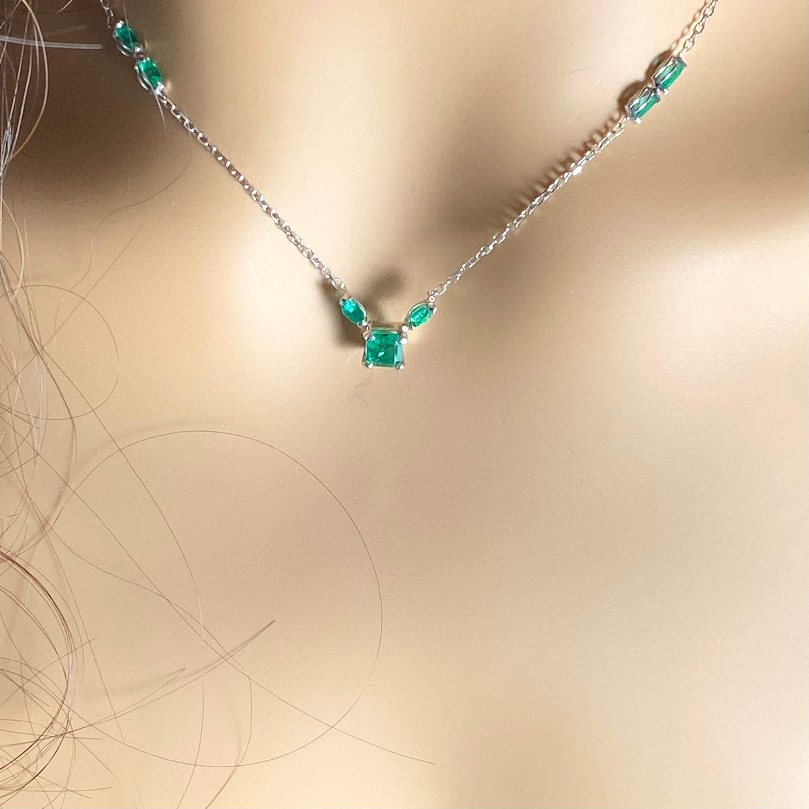 14 Karat White Gold Drop Necklace Colombian Emerald Centerpiece Marquise Emerald For Sale 2