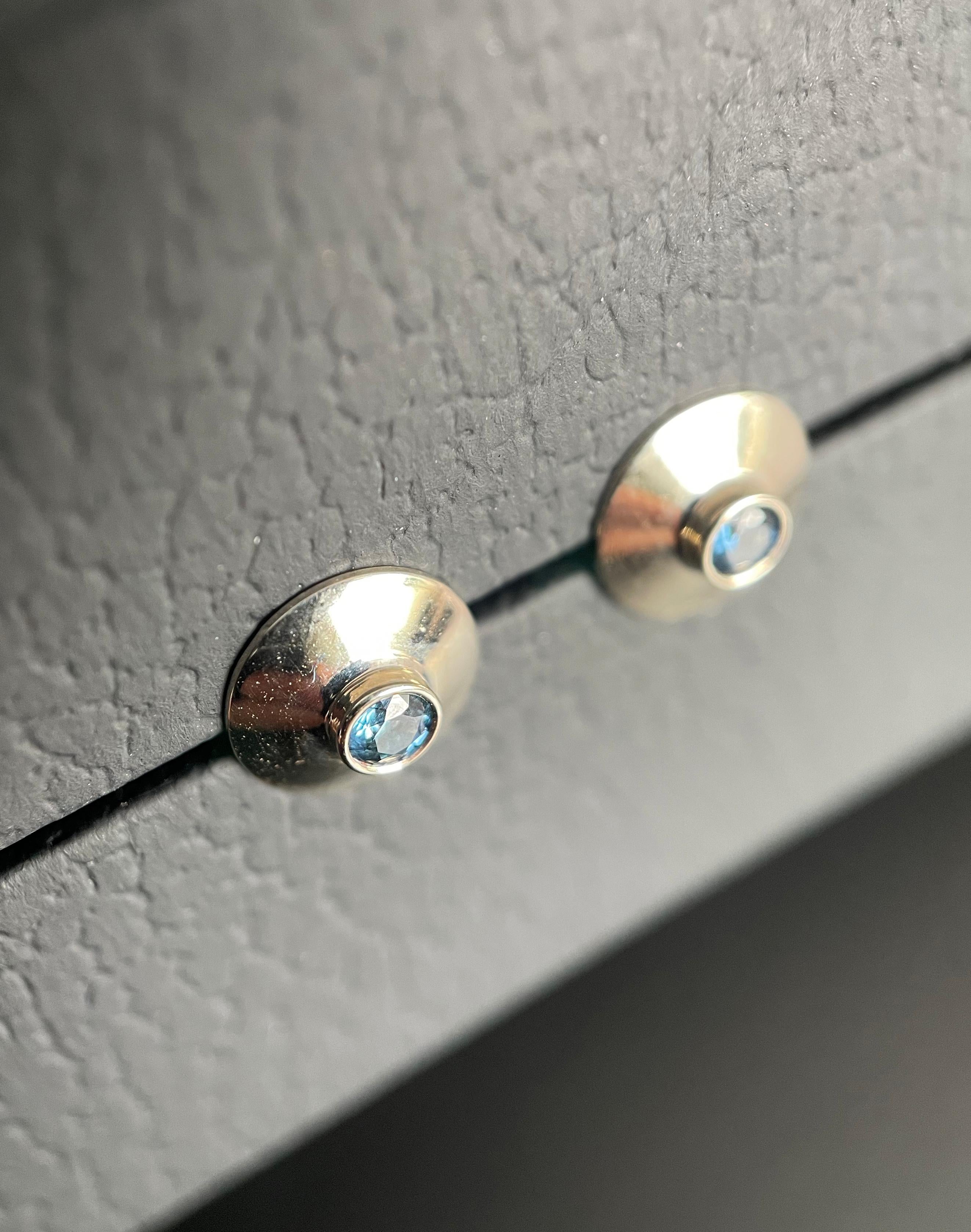 14 Karat White Gold Earrings “Saturn” with Sapphire In New Condition For Sale In Kaunas, LT