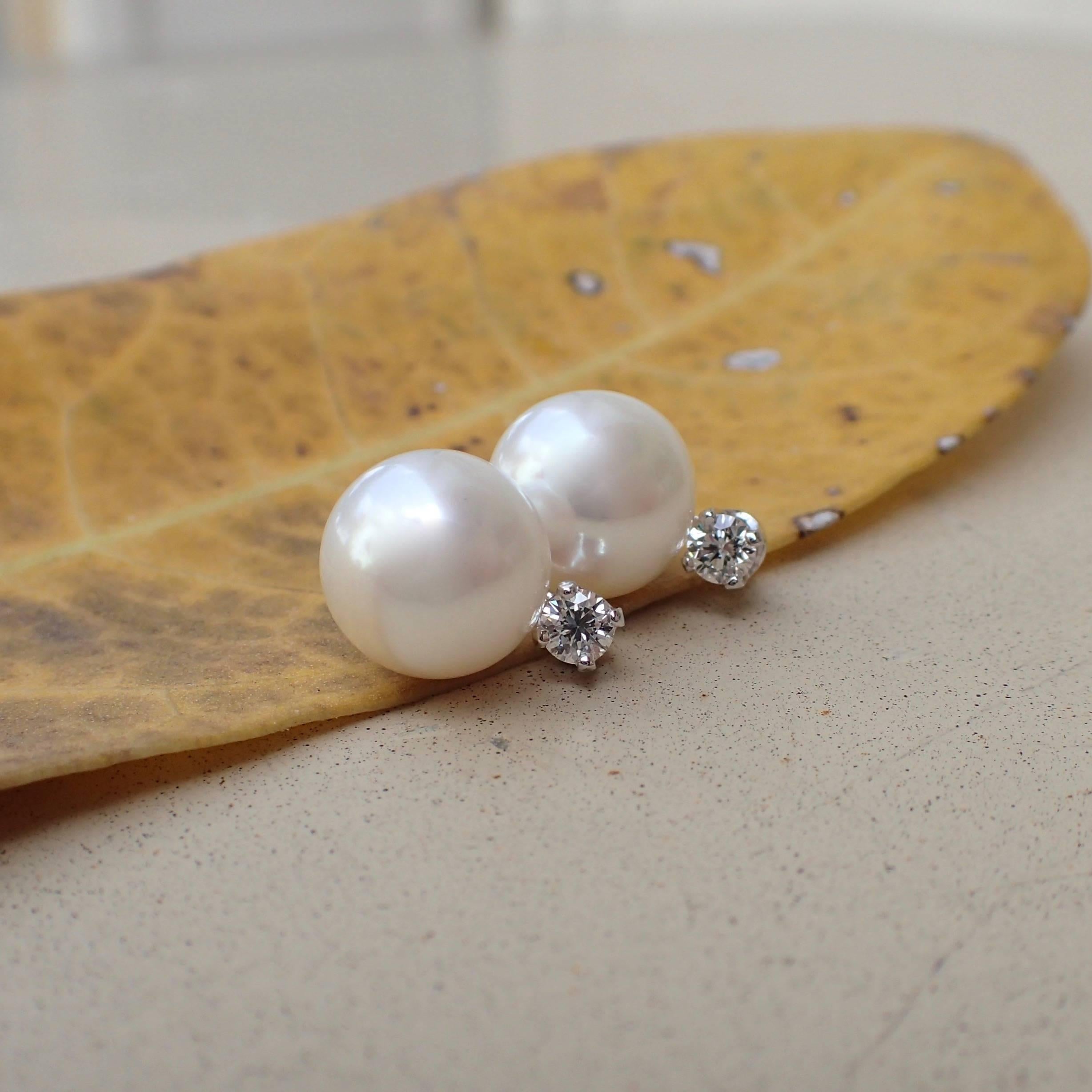 Contemporary 14 Karat White Gold Earrings with Fresh Water Pearls and 0.20 Carat of Diamond For Sale