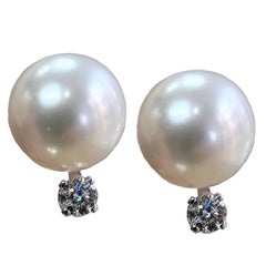14 Karat White Gold Earrings with Fresh Water Pearls and 0.20 Carat of Diamond