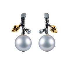 14 Karat Weißgold-Ohrringe mit weißer Südseeperle und Diamant