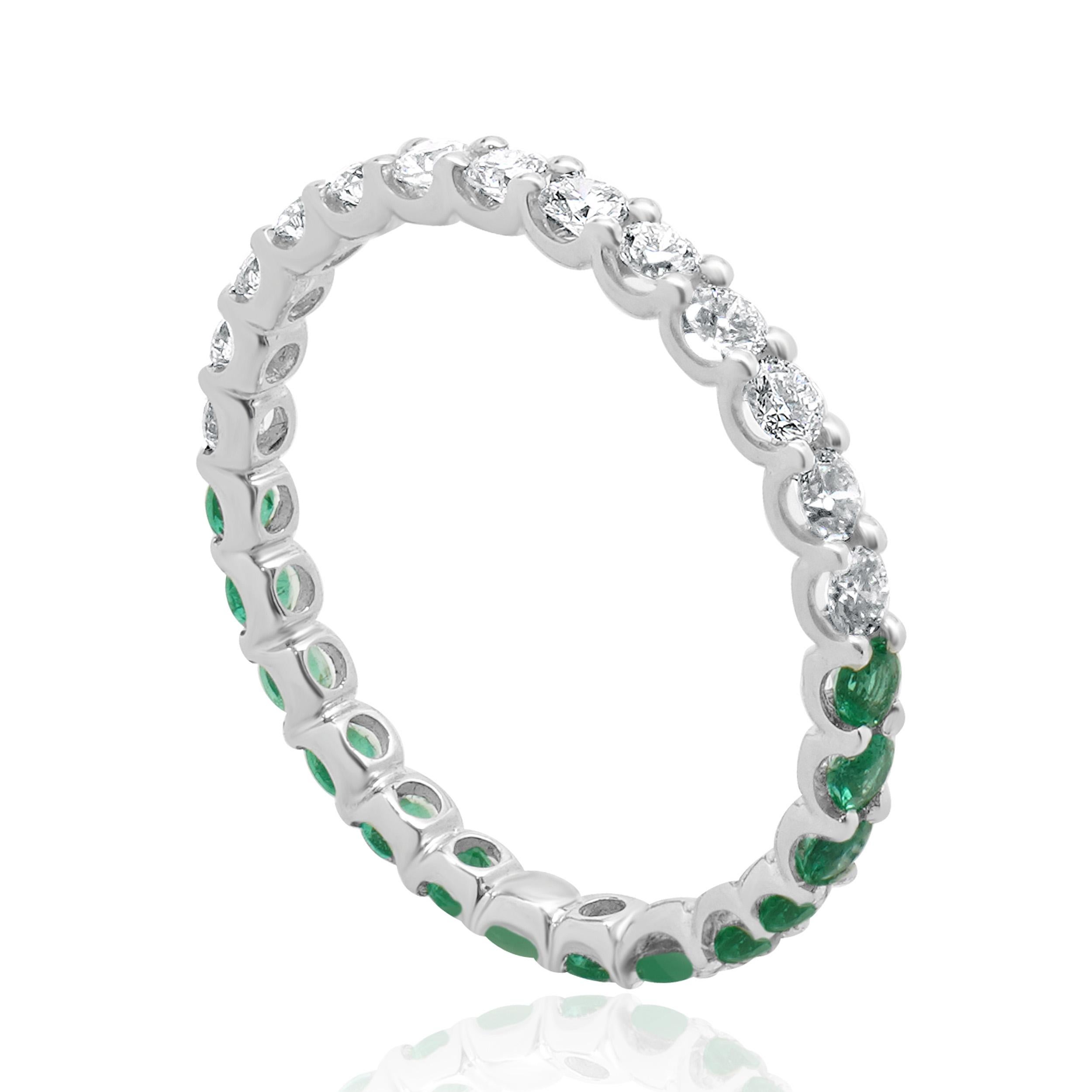 Band aus 14 Karat Weißgold mit Smaragd und Diamant im Zustand „Hervorragend“ im Angebot in Scottsdale, AZ