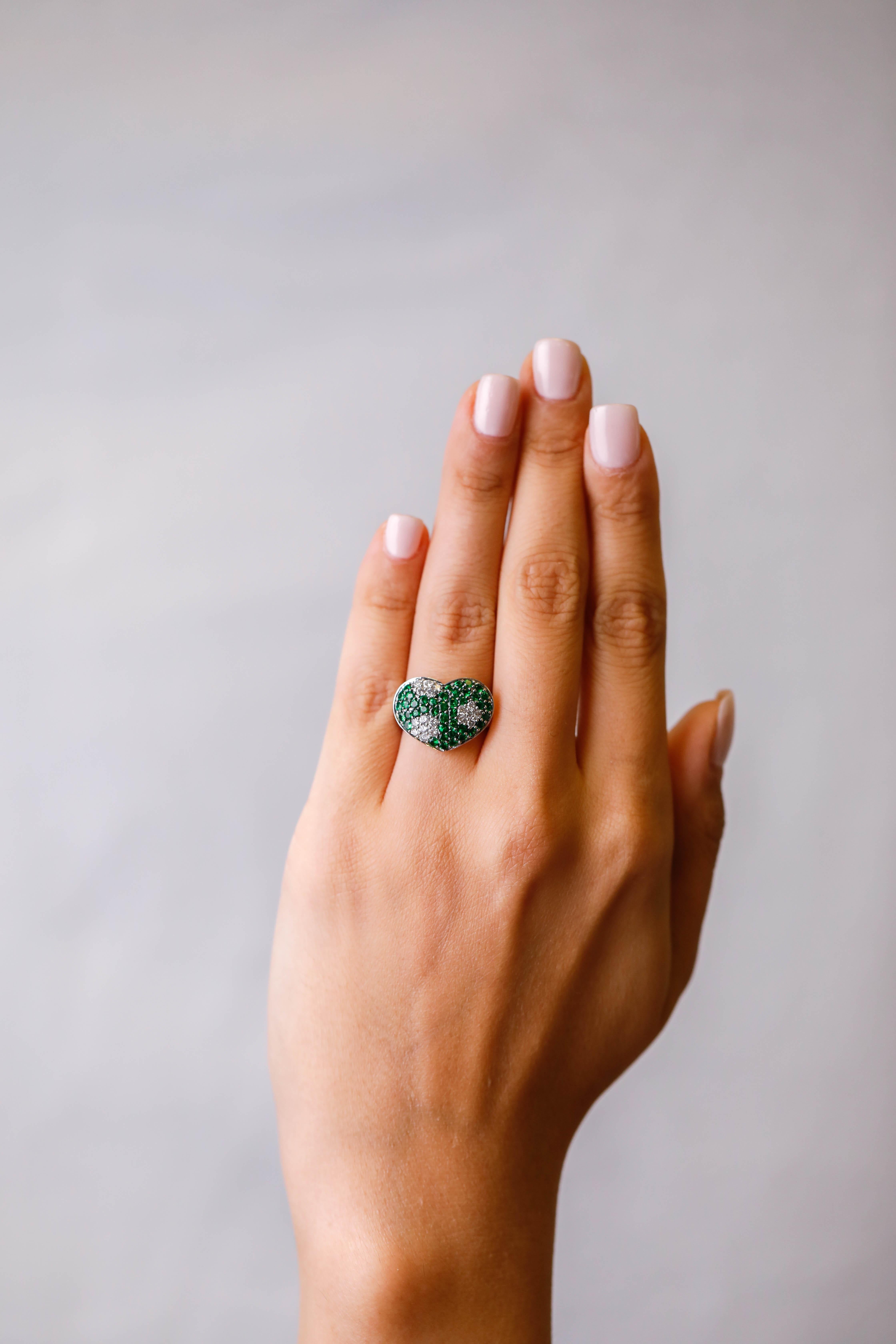 Round Cut Heart shaped Green Sapphire diamond accent Cocktail Ring 14 karat White Gold