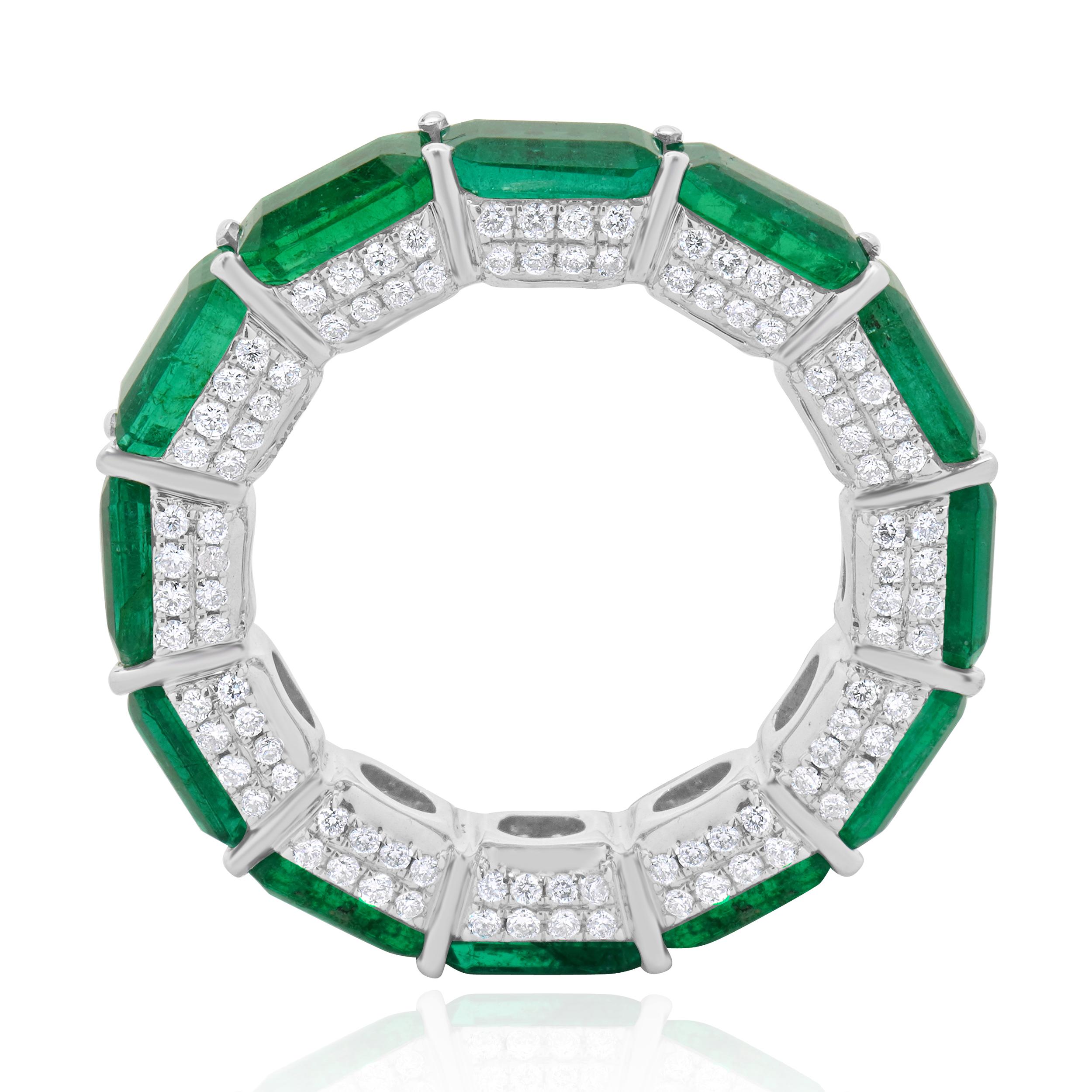 Round Cut 14 Karat White Gold Emerald and Diamond Eternity Band For Sale