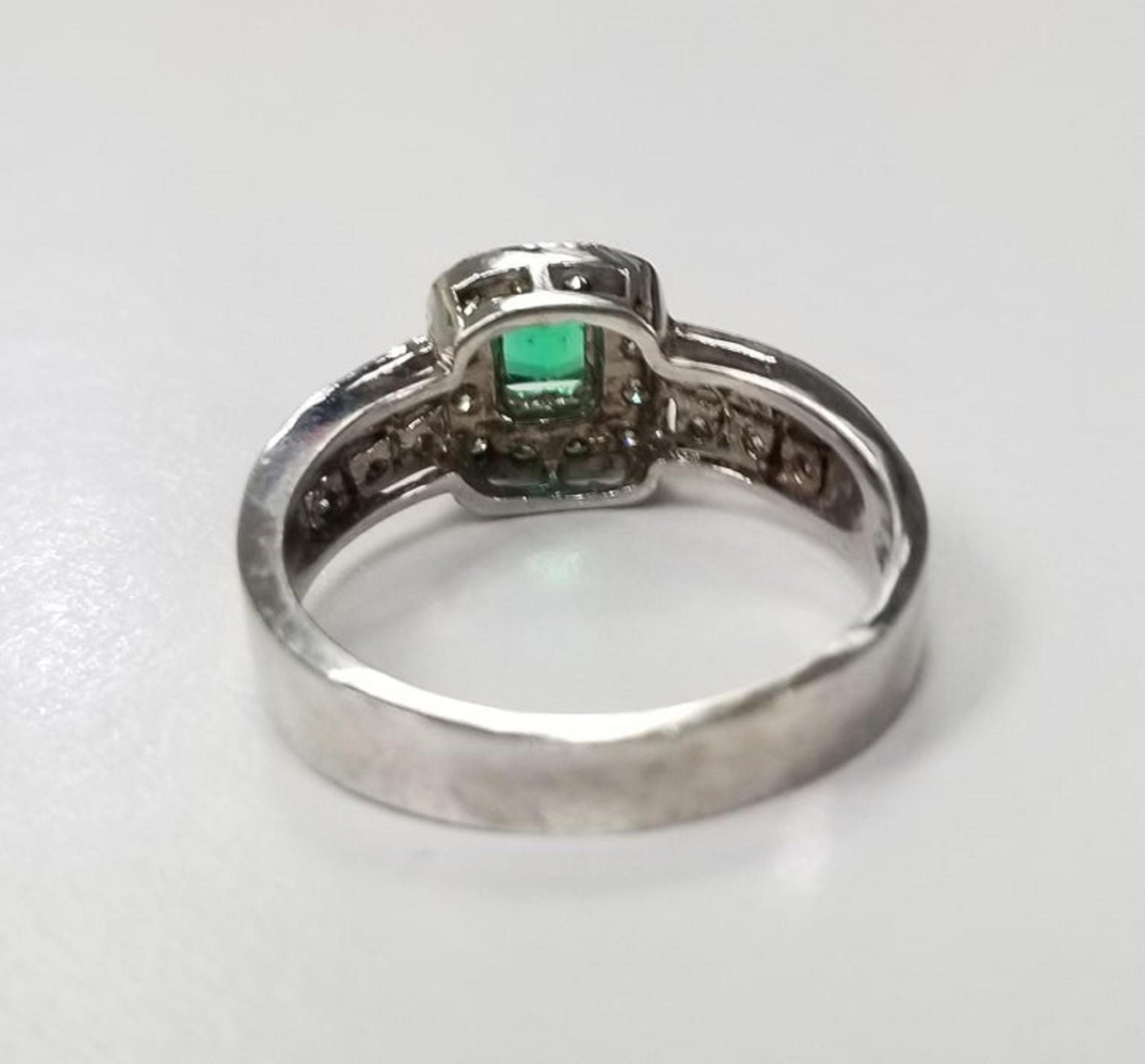 Contemporary 14 Karat White Gold Emerald and Diamond Ring For Sale