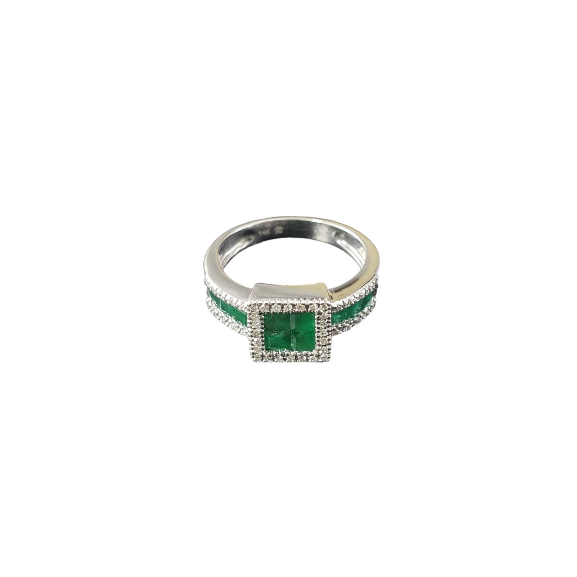 Anillo de oro blanco de 14 quilates con esmeralda y diamantes talla 7 certificado JAGi-

Este impresionante anillo incluye diez esmeraldas naturales de talla cuadrada y 44 diamantes de talla única engastados en oro blanco clásico de 14 quilates.