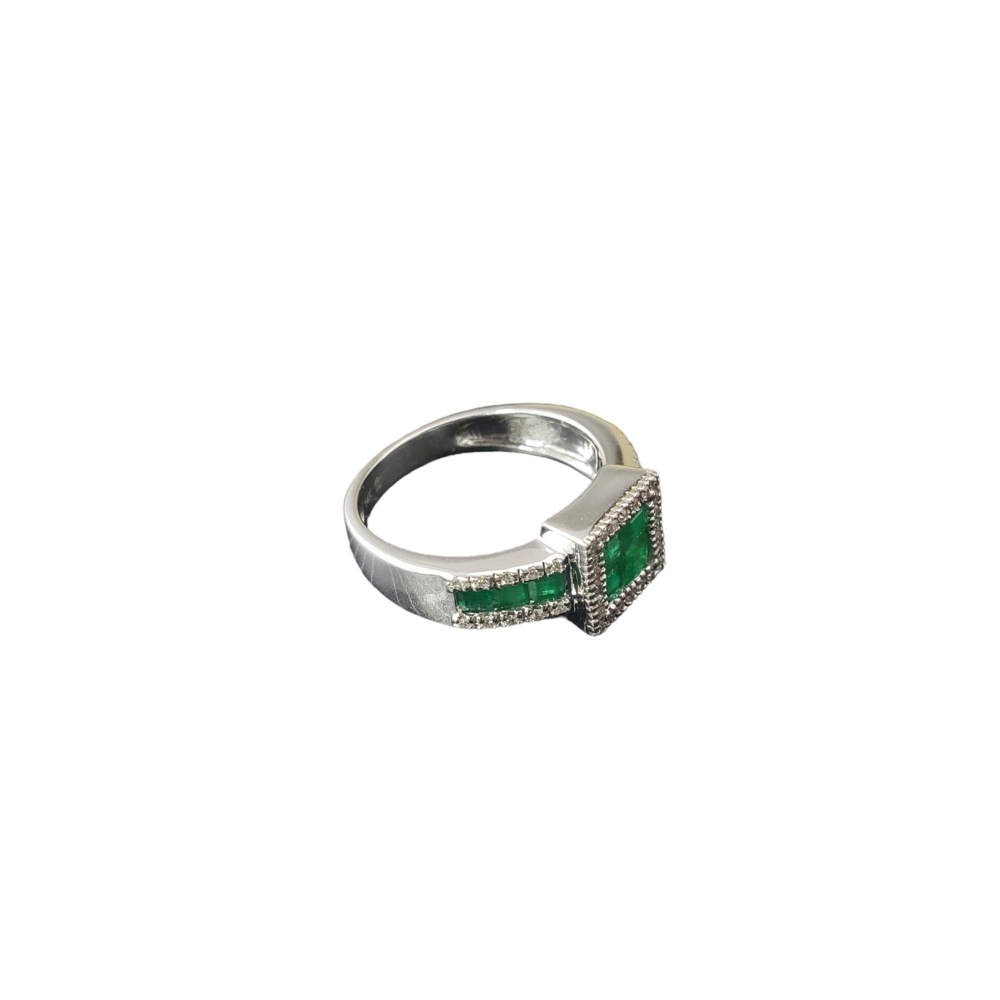 Anillo de oro blanco de 14 quilates con esmeralda y diamantes talla 7  #17922 Corte cuadrado en venta