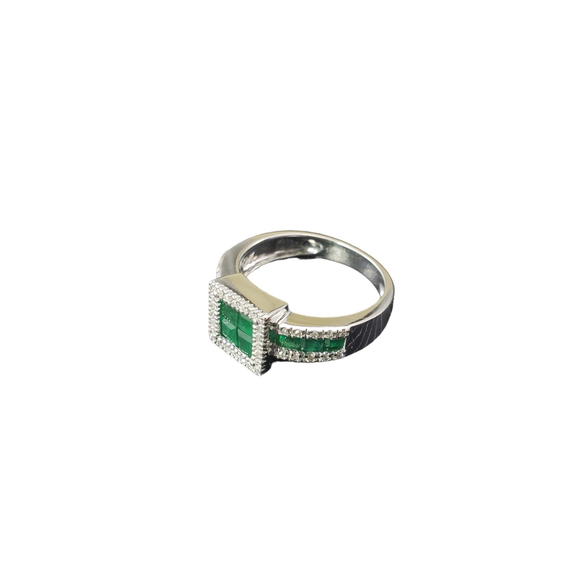 Anillo de oro blanco de 14 quilates con esmeralda y diamantes talla 7  #17922 en Bueno estado para la venta en Washington Depot, CT