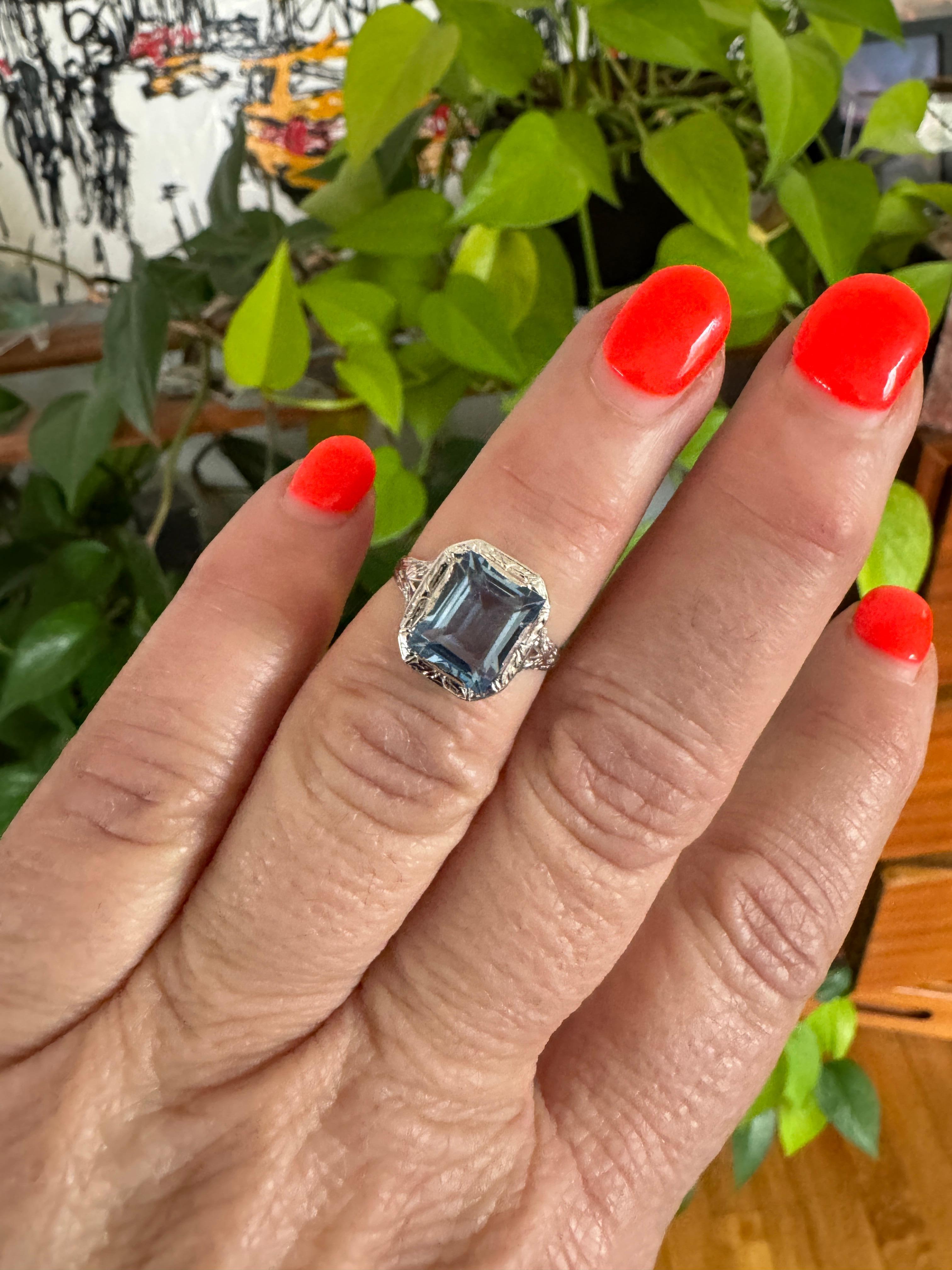 14 Karat White Gold Emerald Cut Blue Topaz Ring Art Deco In Good Condition For Sale In Wallkill, NY