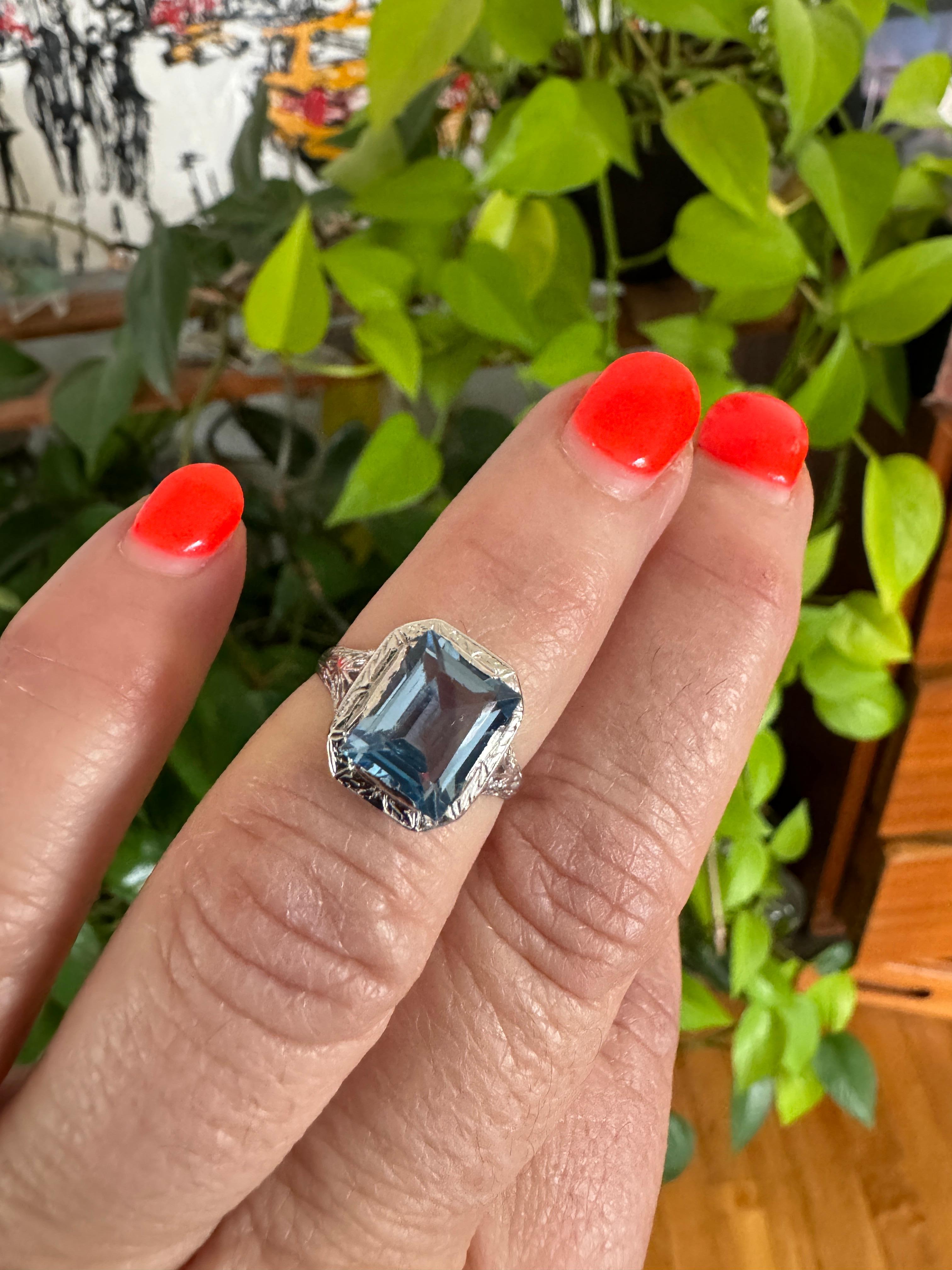 14 Karat White Gold Emerald Cut Blue Topaz Ring Art Deco For Sale 1