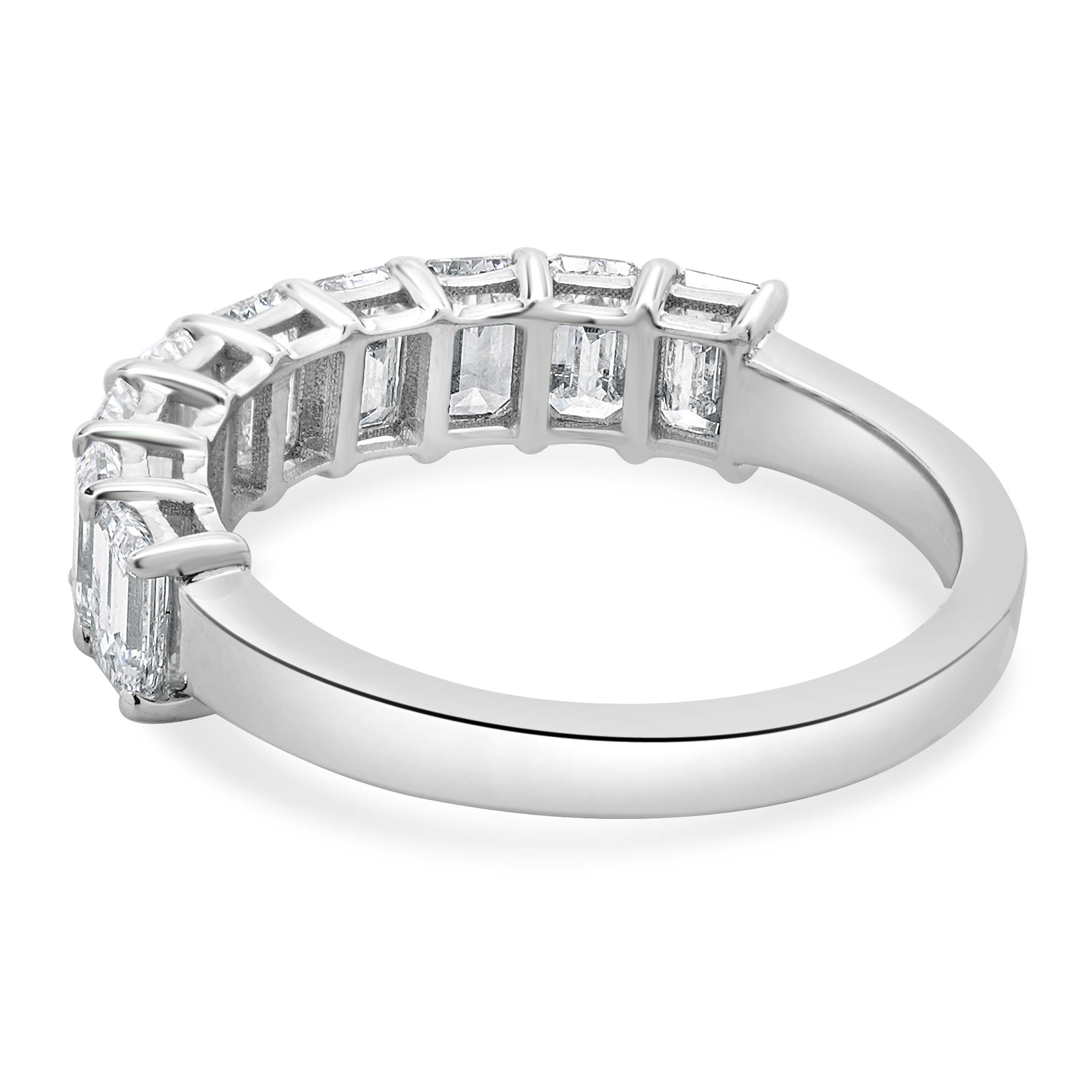 14 Karat White Gold Emerald Cut Diamond Band In Excellent Condition For Sale In Scottsdale, AZ