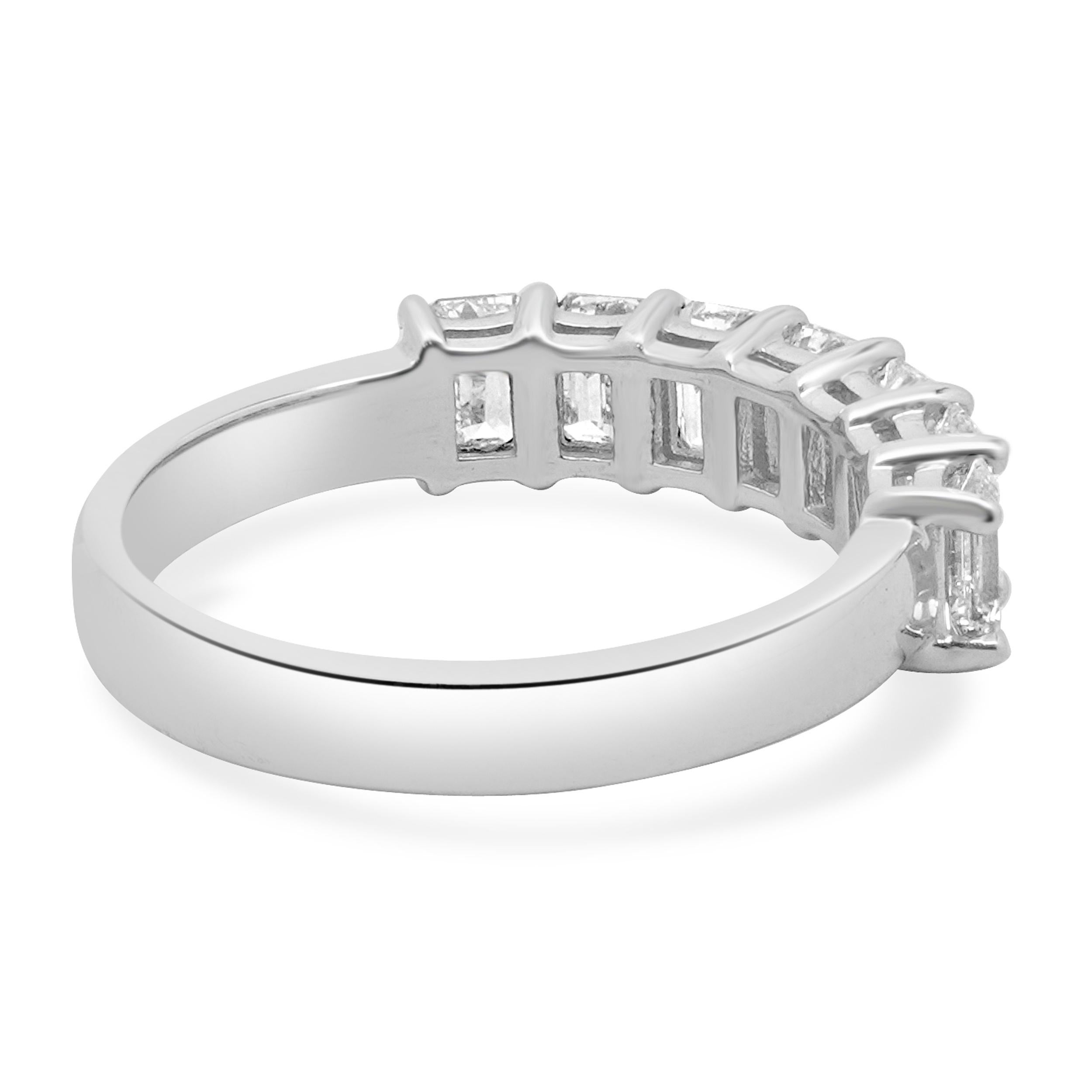 Bandeau en or blanc 14 carats avec diamant taille émeraude Excellent état - En vente à Scottsdale, AZ
