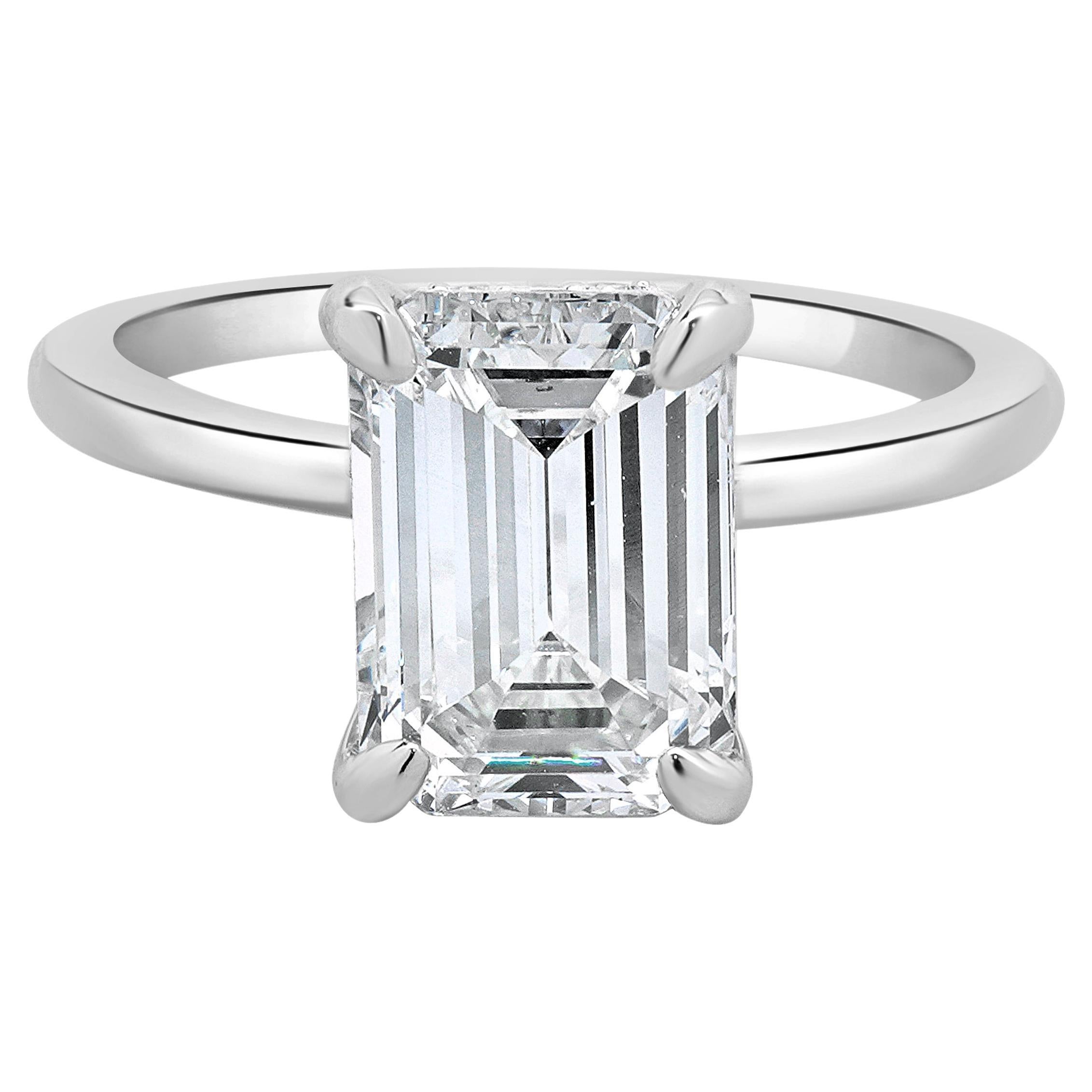 14 Karat White Gold Emerald Cut Diamond Engagement Ring For Sale