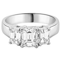 Bague de fiançailles en or blanc 14 carats avec diamant taille émeraude