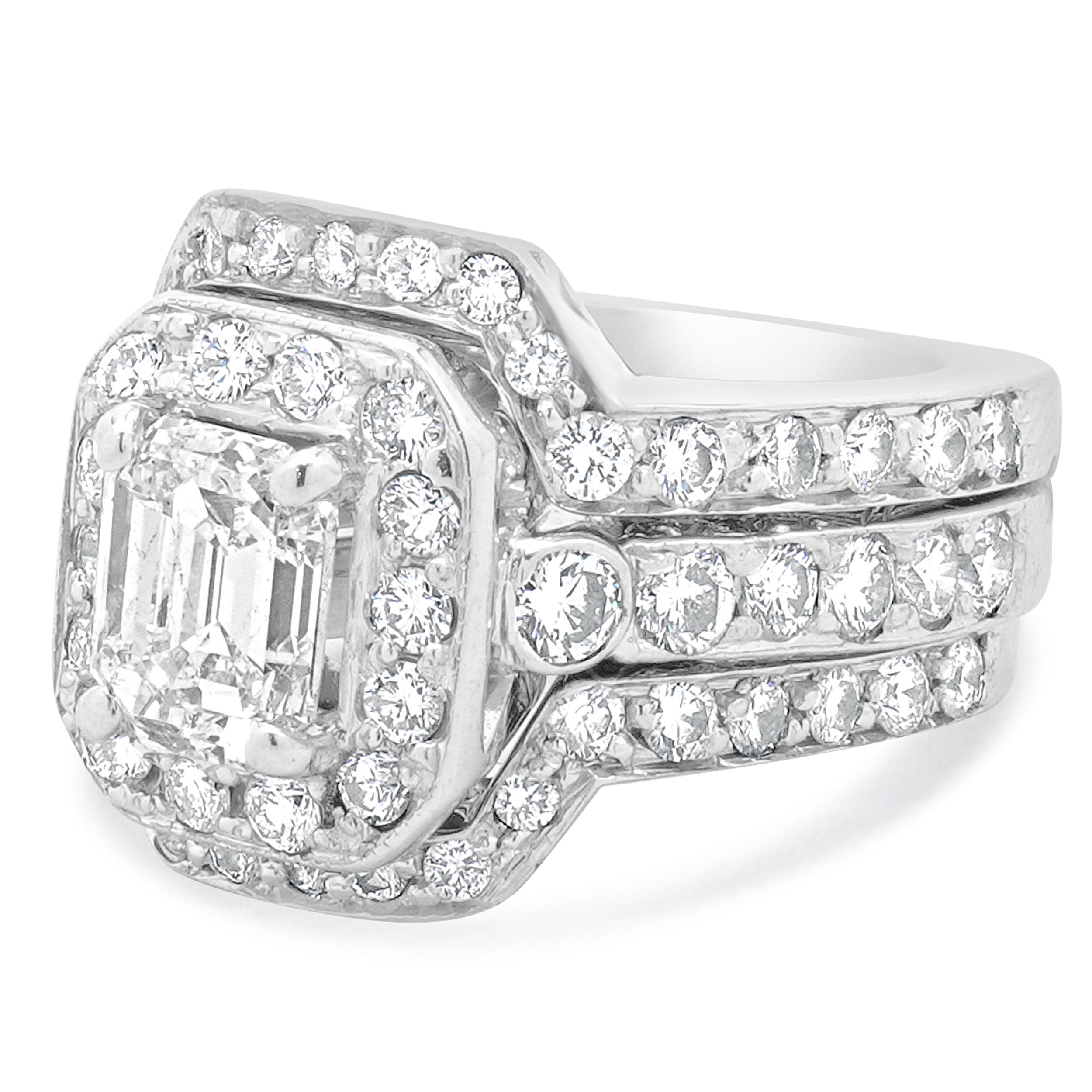 Matériau : Or blanc 14K
Diamant central : 1 taille émeraude = 1,80ct
Couleur : I
Clarté : I1
Diamant : 68 diamants ronds de taille brillant = 2,50cttw
Couleur : H
Clarté : SI1
Taille de l'anneau : 5 (veuillez prévoir jusqu'à 2 jours ouvrables