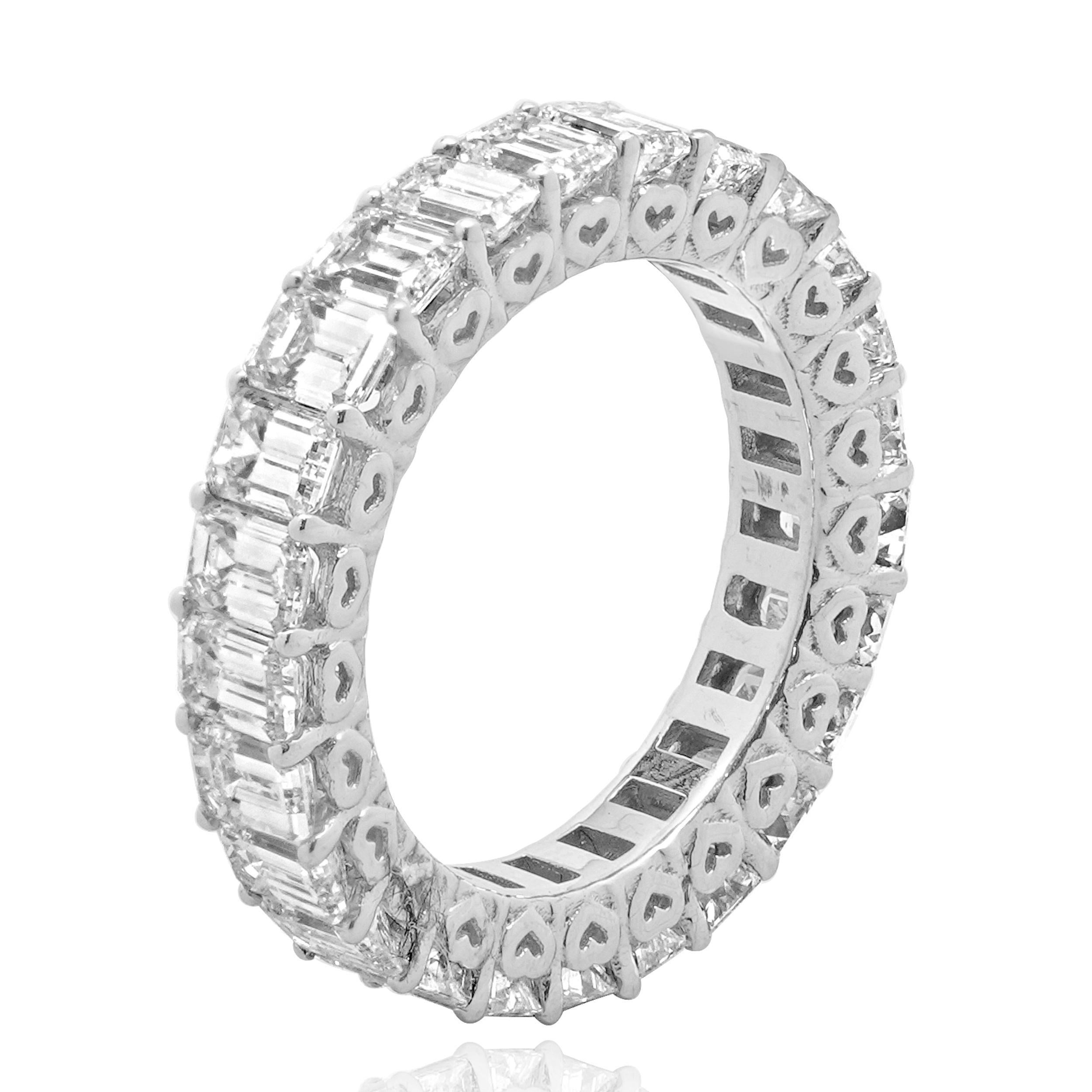 Designer: custom
Material: 14K white gold
Diamond: 25 emerald cut = 5.20cttw
Color: G/H
Clarity: VS2
Ring size: 5.75 (please allow two additional shipping days for sizing requests)
Weight: 4.05 grams