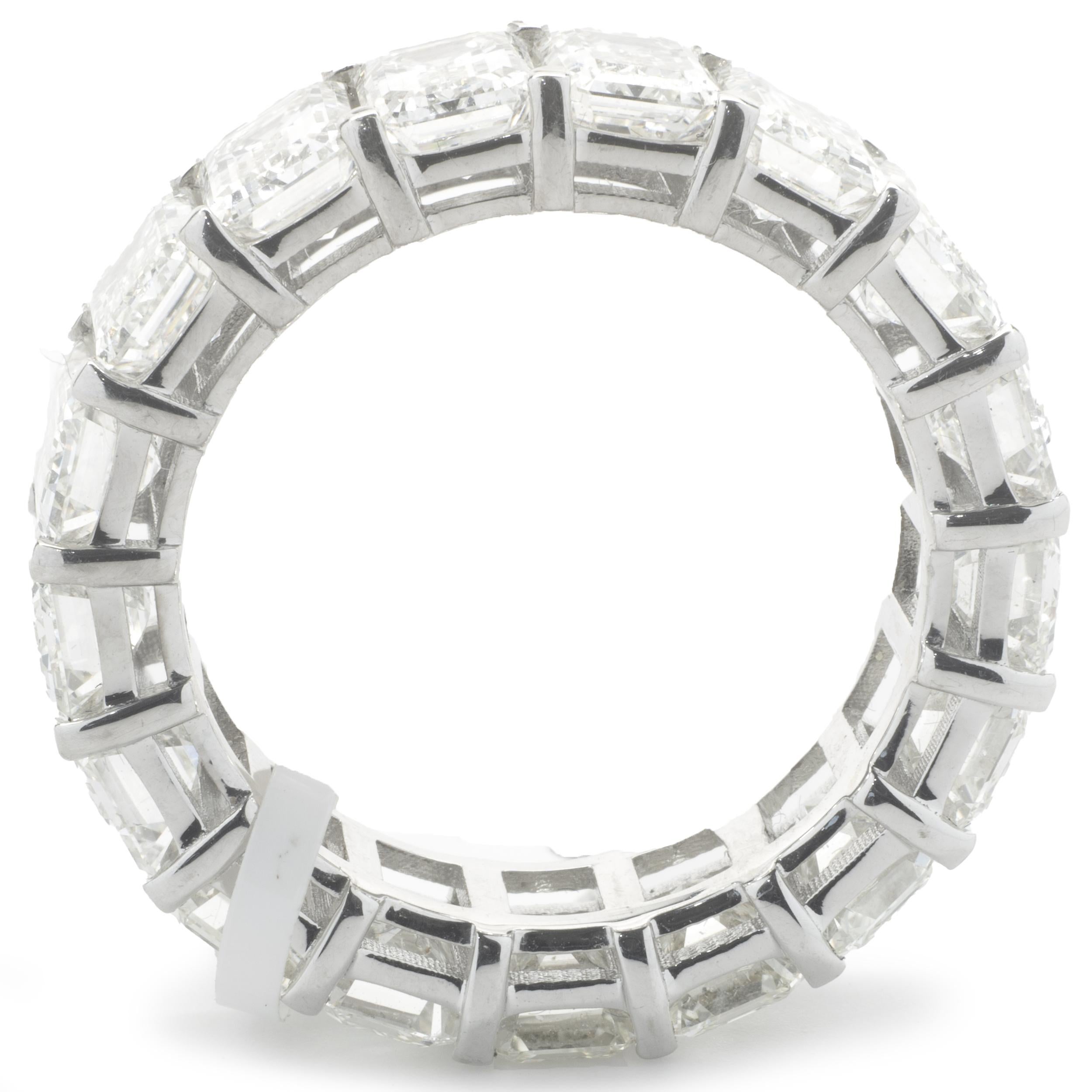 14 Karat White Gold Emerald Cut Diamond Eternity Band In Excellent Condition For Sale In Scottsdale, AZ