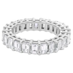14 Karat Weißgold Eternity-Ring mit Diamanten im Smaragdschliff