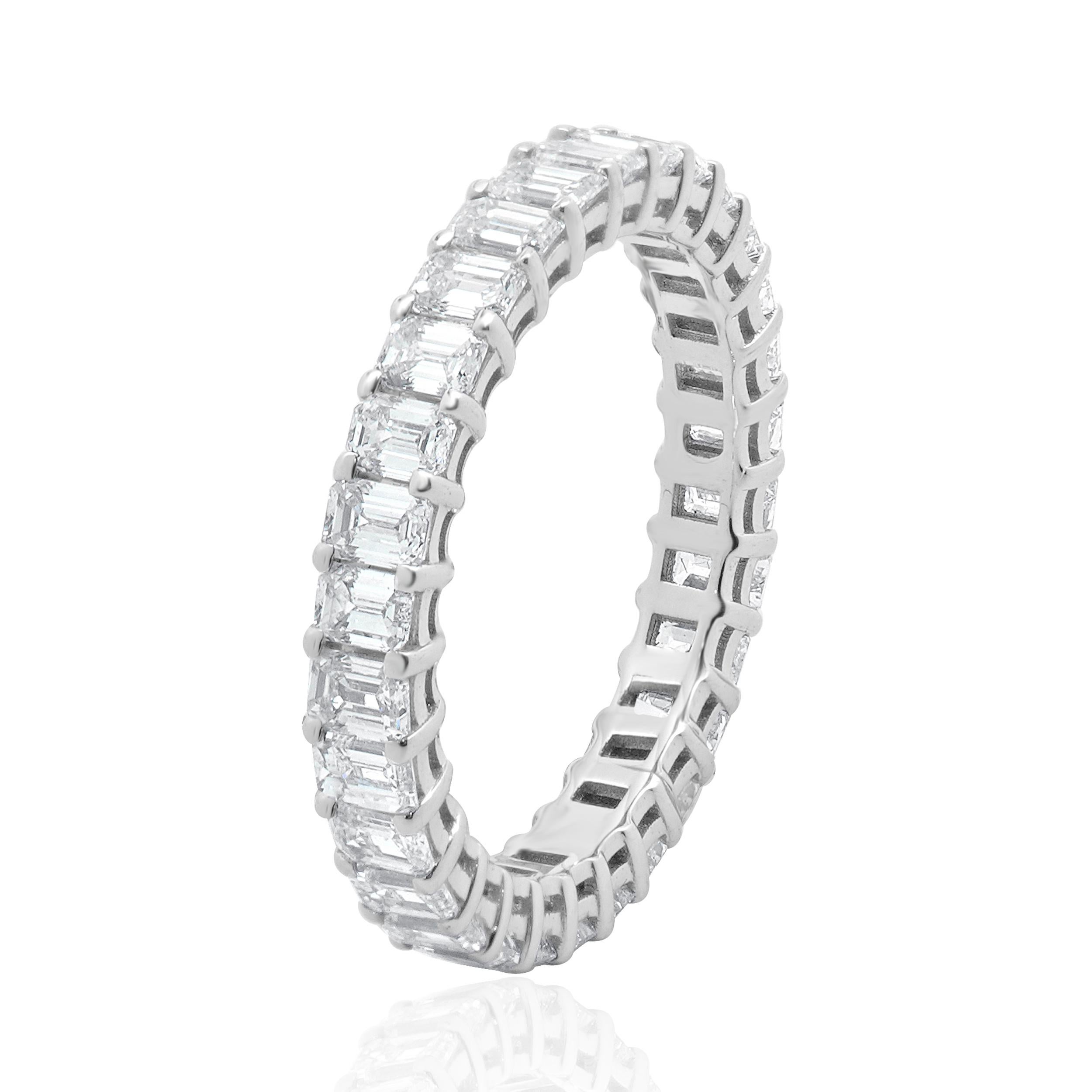 14 Karat White Gold Emerald Cut Diamond Eternity Ring In Excellent Condition For Sale In Scottsdale, AZ