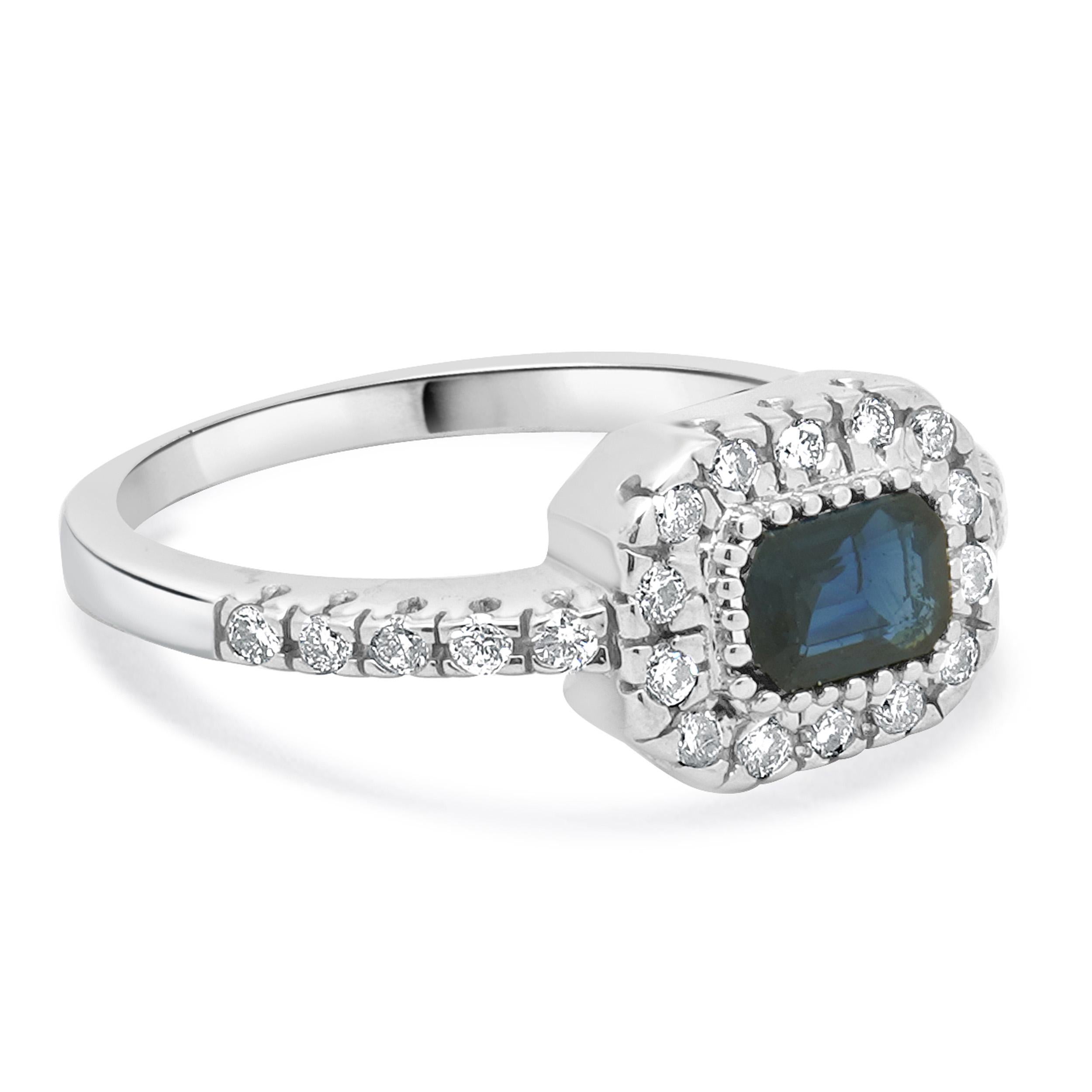 Bague en or blanc 14 carats, saphir taille émeraude et diamant Excellent état - En vente à Scottsdale, AZ