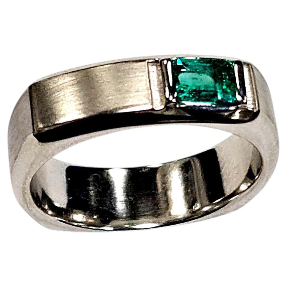 14 Karat White Gold Emerald Gentleman's Pinky Ring with Satin Finish For Sale