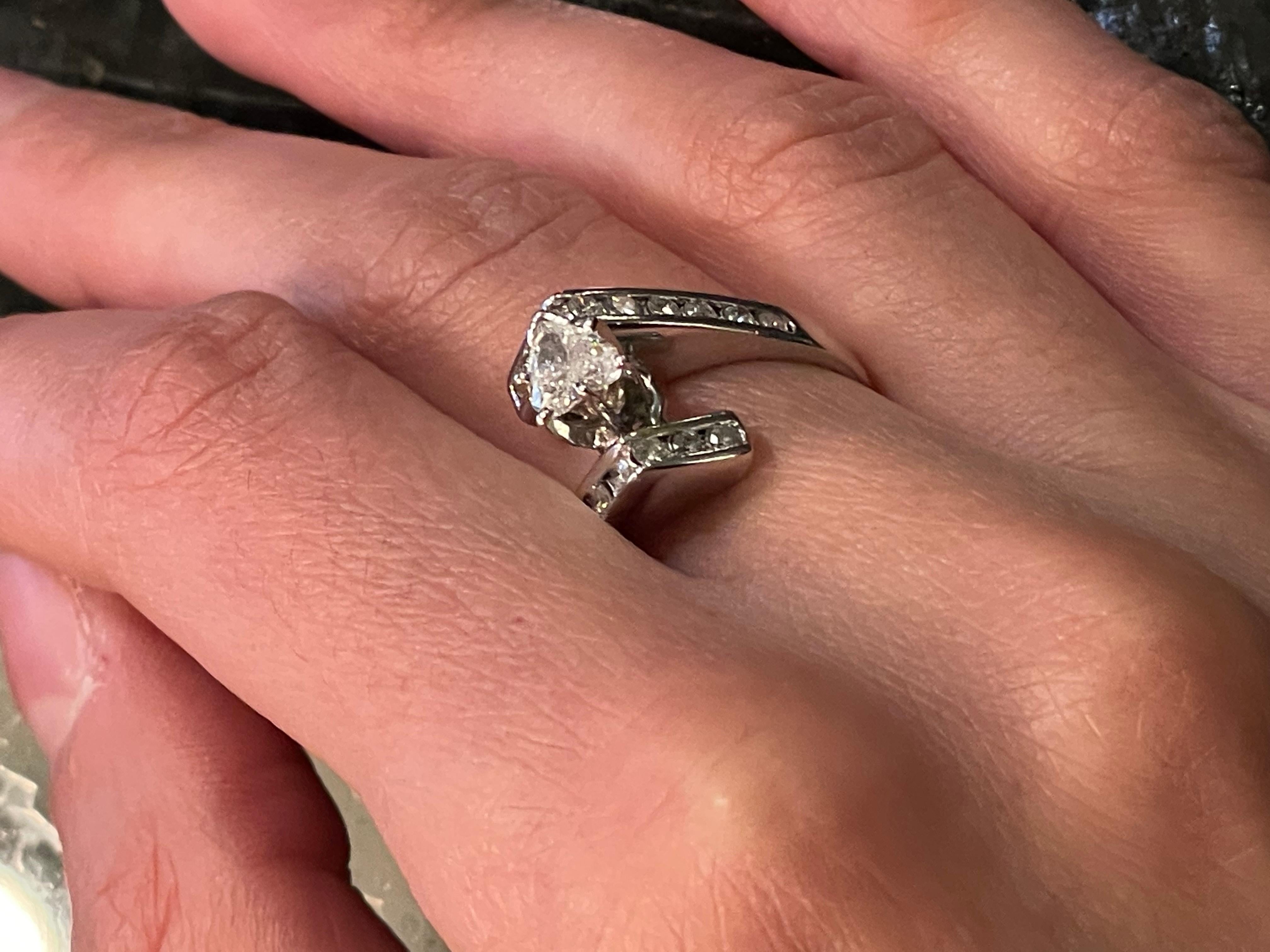 Bague de fiançailles / bague de mariage en or blanc 14 carats Poids total des diamants de 1 carat en vente 9