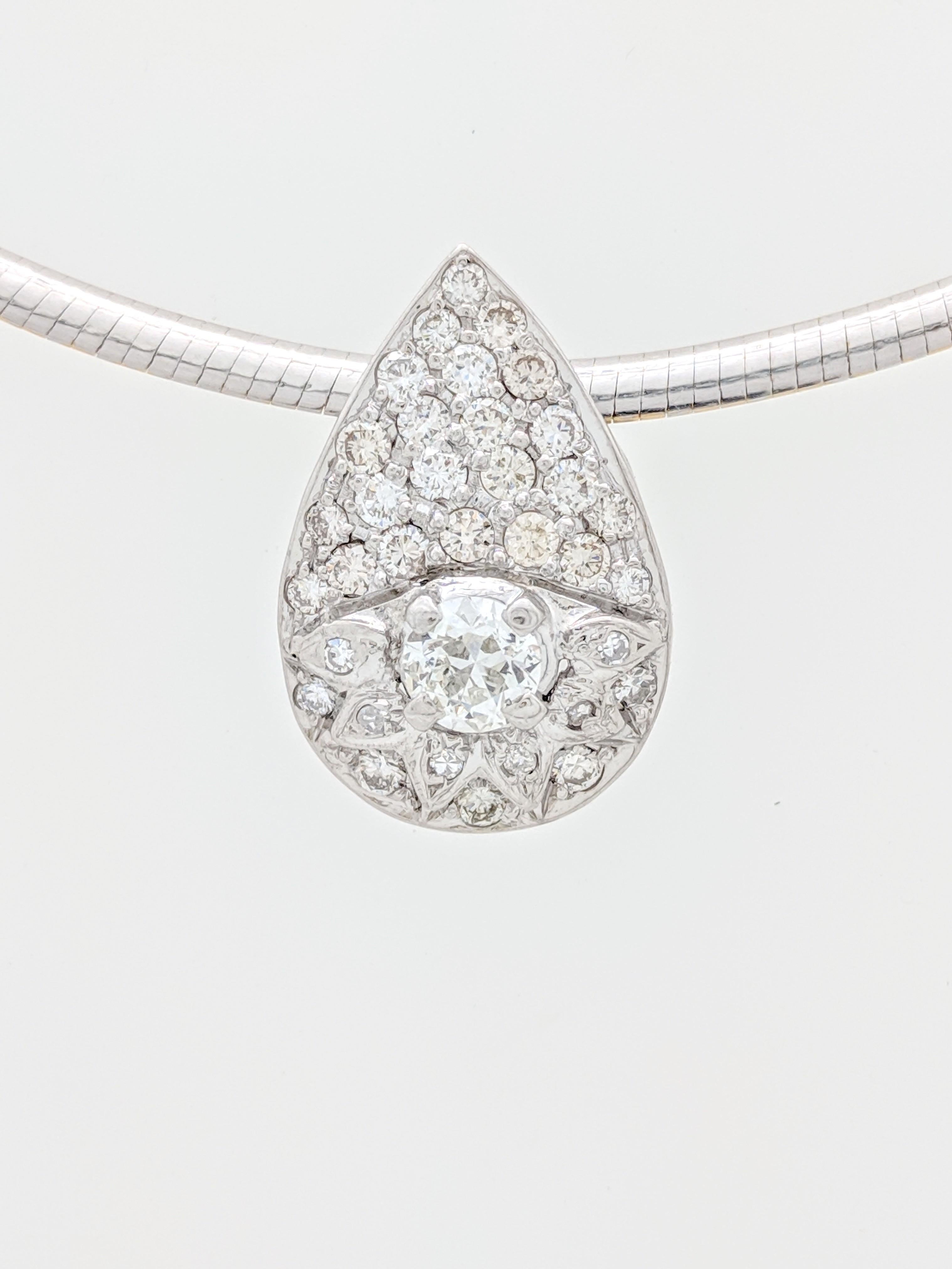 14 Karat White Gold Estate Diamond Pendant on Reversible Omega 2-Tone Necklace In Good Condition In Gainesville, FL
