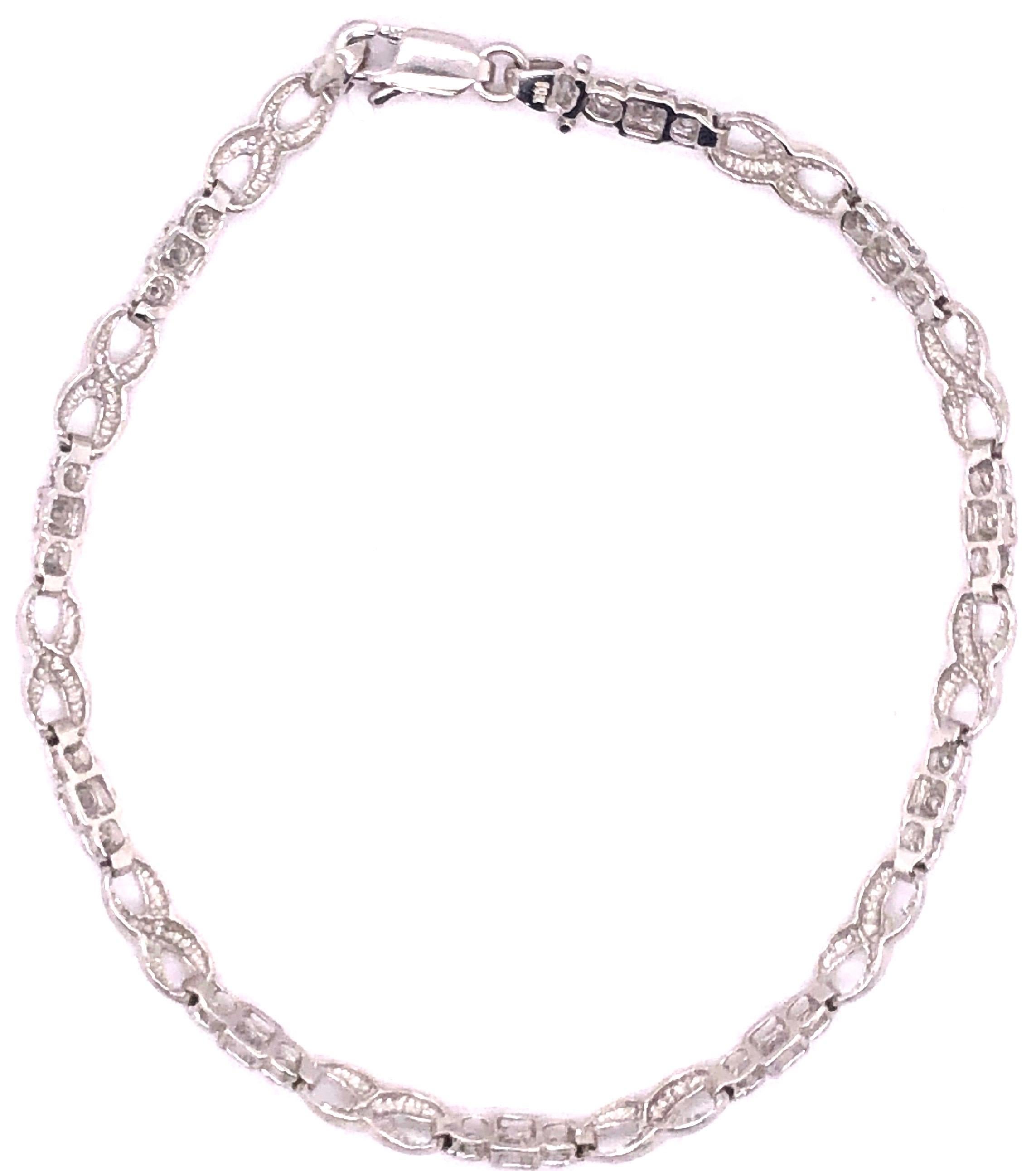 Moderne Bracelet à la mode en or blanc 14 carats avec diamants ronds en vente