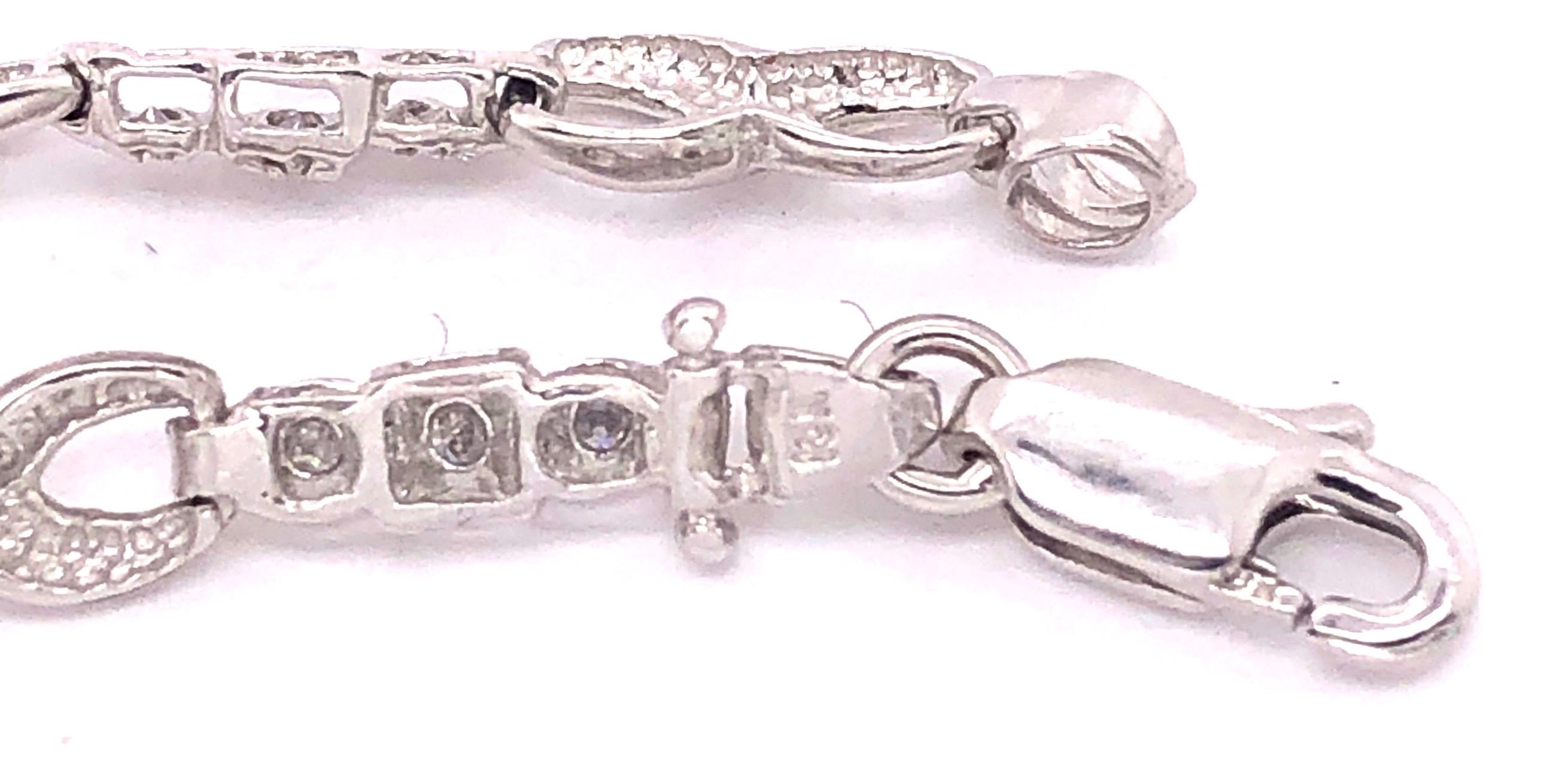 Bracelet à la mode en or blanc 14 carats avec diamants ronds Bon état - En vente à Manhasset, NY