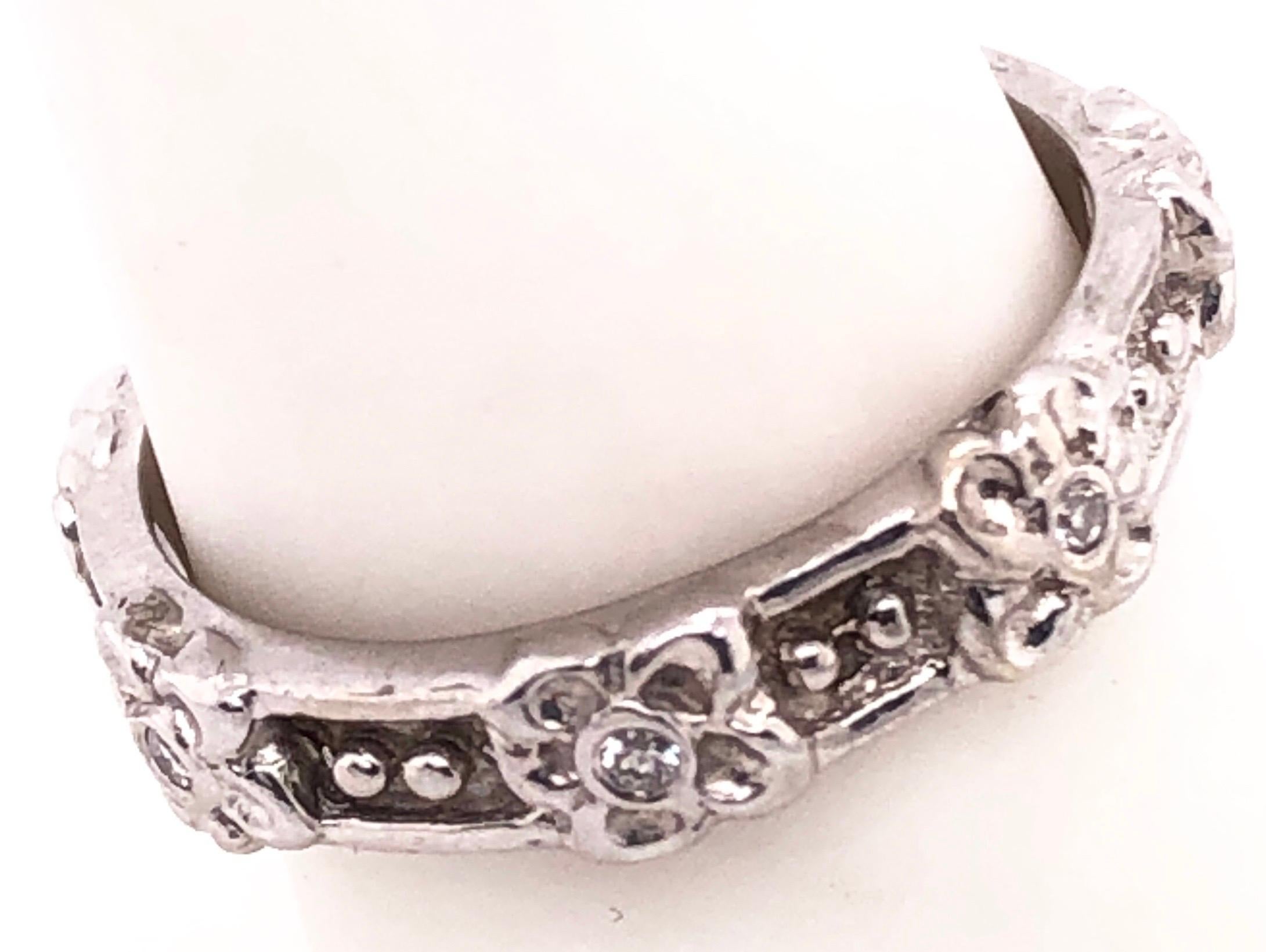 Round Cut 14 Karat White Gold Fashion Diamond Accent Band Ring 0.25 TDW For Sale