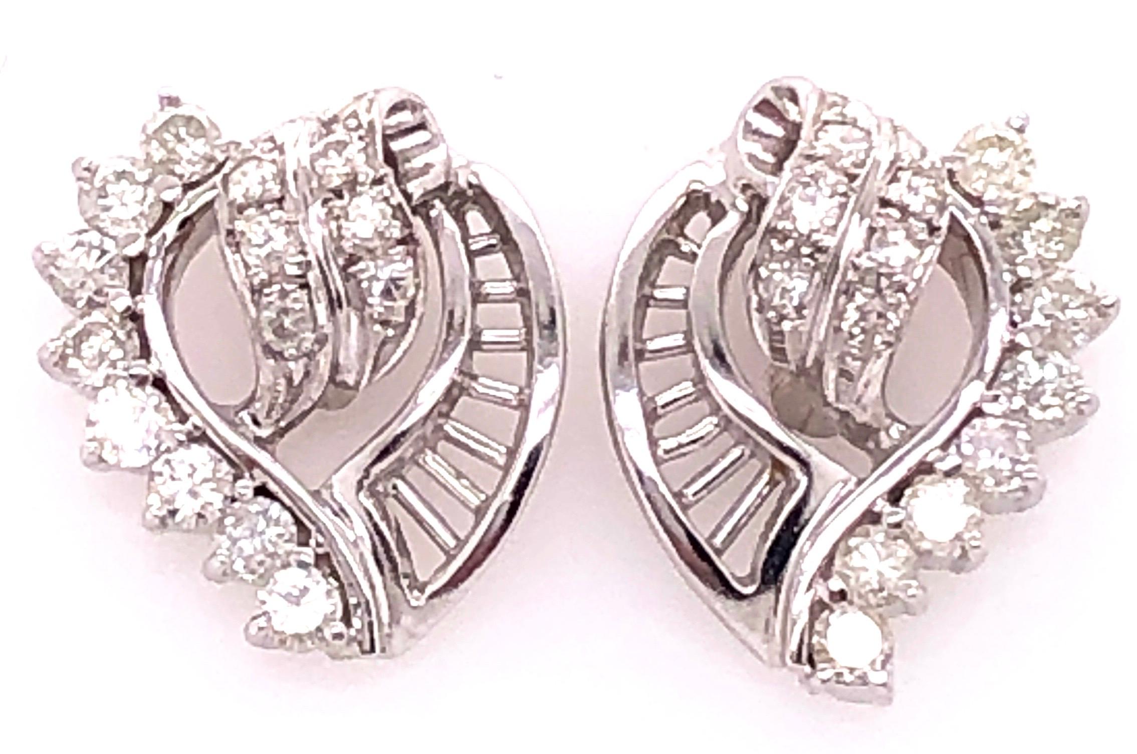 14 Karat White Gold Fashion Earrings with Diamonds 1.25 TDW In condizioni buone in vendita a Manhasset, NY
