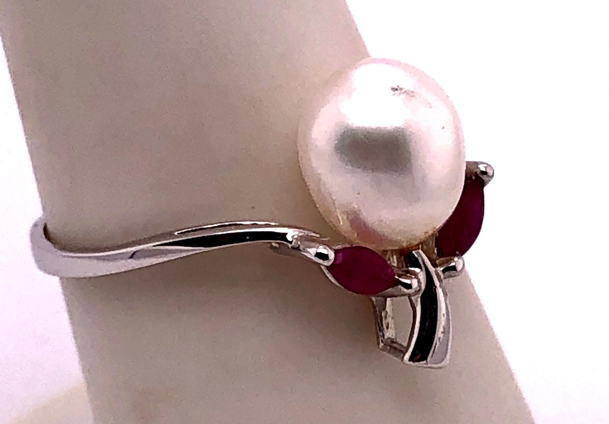 14 Karat White Gold Fashion Pearl Ring In Good Condition For Sale In Stamford, CT
