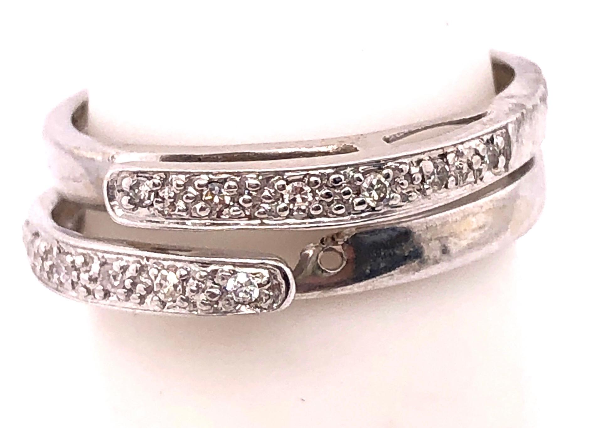 14 Karat Weißgold Fashion Ring mit Diamanten 0,25 Total Diamond Weight.
Größe 5.5 
2.75 Gramm Gesamtgewicht.