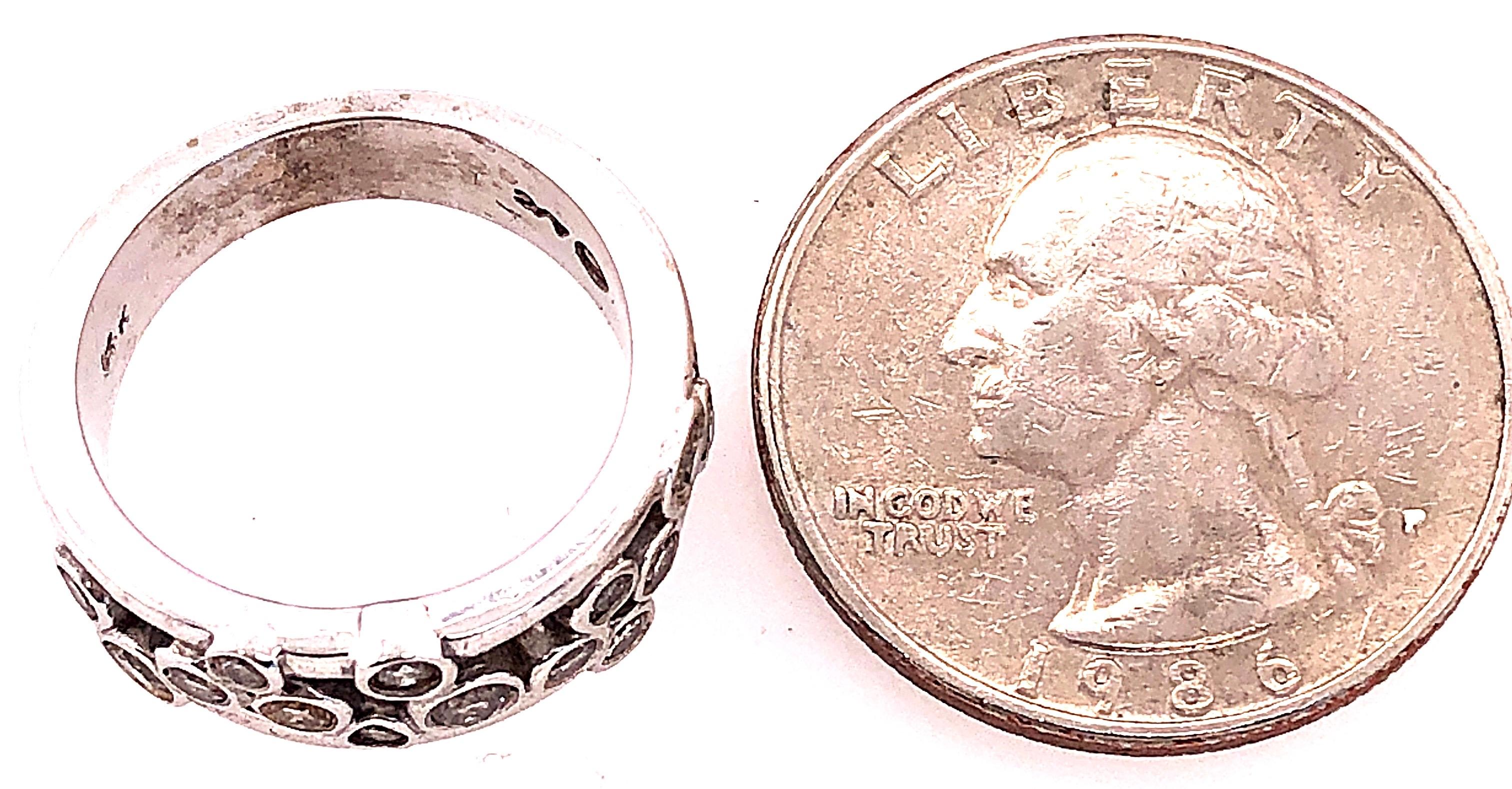 Anello moda in oro bianco 14 carati con diamanti rotondi in vendita 2