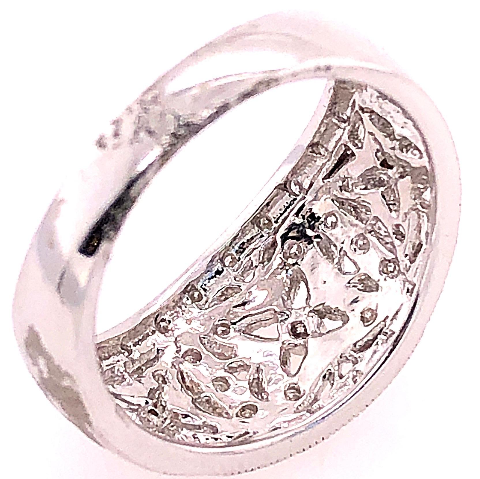 14 Karat White Gold Fashion Ring with Round Diamonds For Sale 2