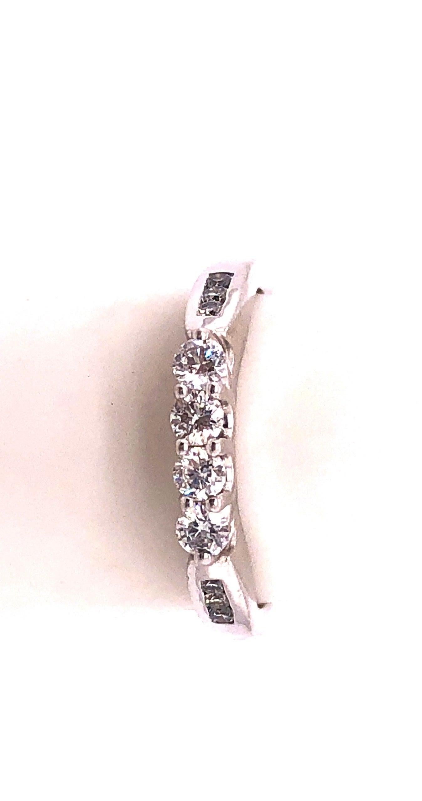 En vente :  Alliance de mariage à la mode en or blanc 14 carats avec diamants 6