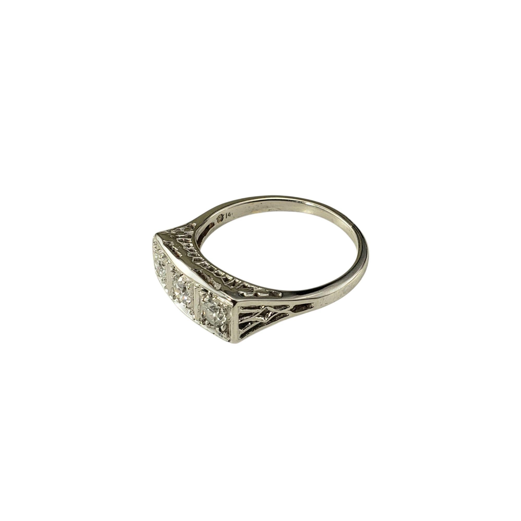 Taglio brillante Anello in oro bianco 14 carati con filigrana e diamanti misura 7,25 #22209 in vendita